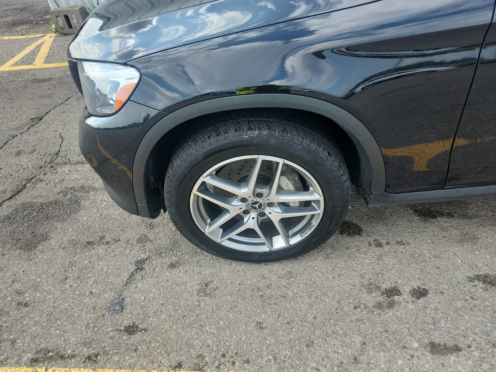Front driver wheel/tire photo