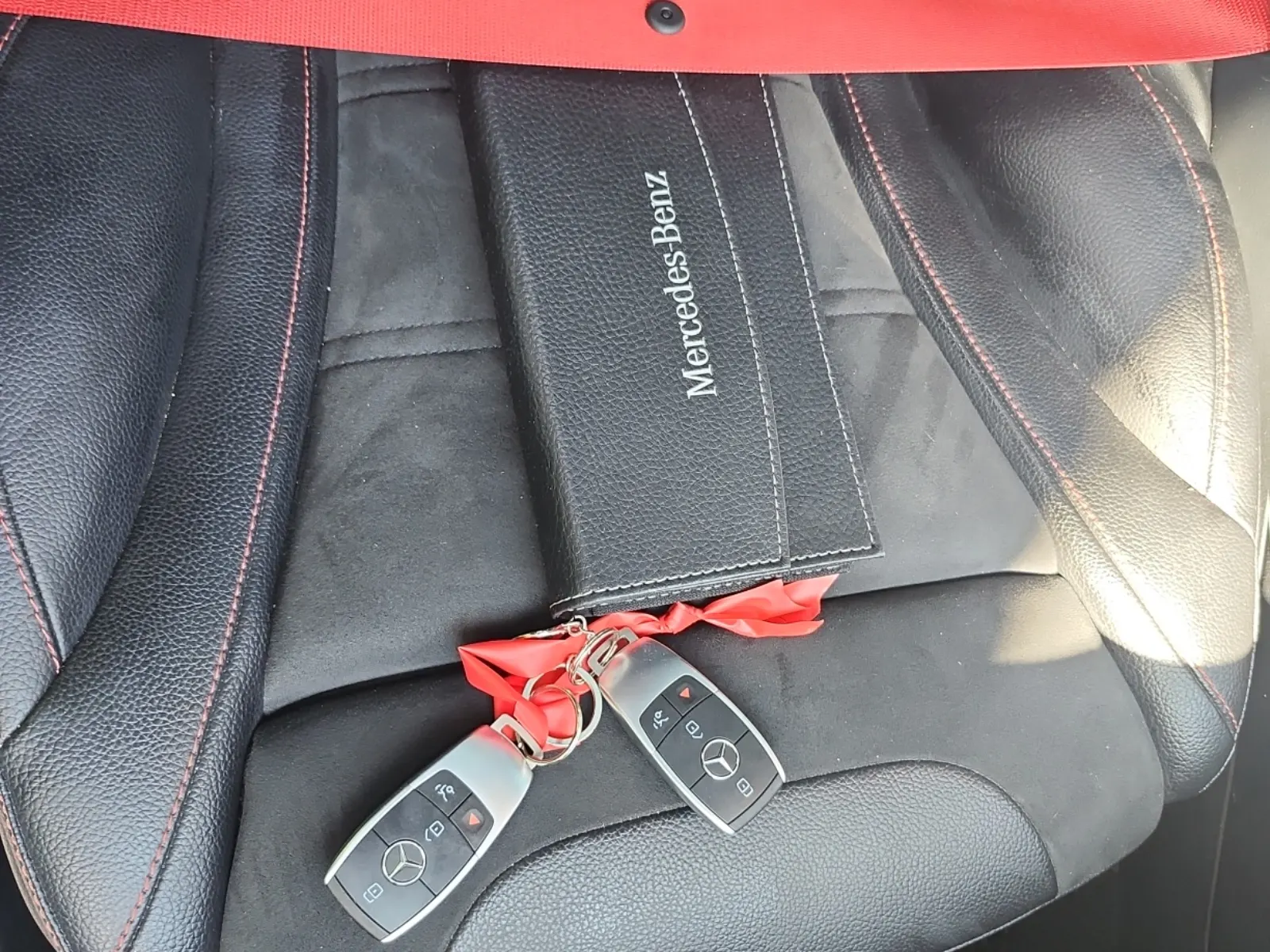 Keys/Fobs/Manual Photo