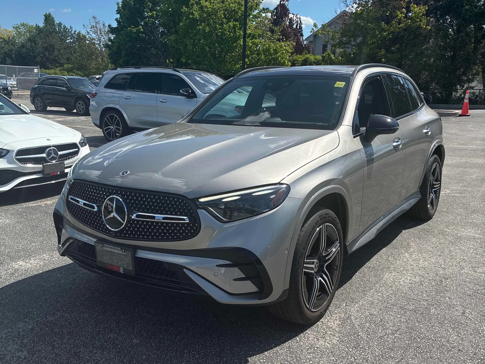 3/4 Front (Main image)