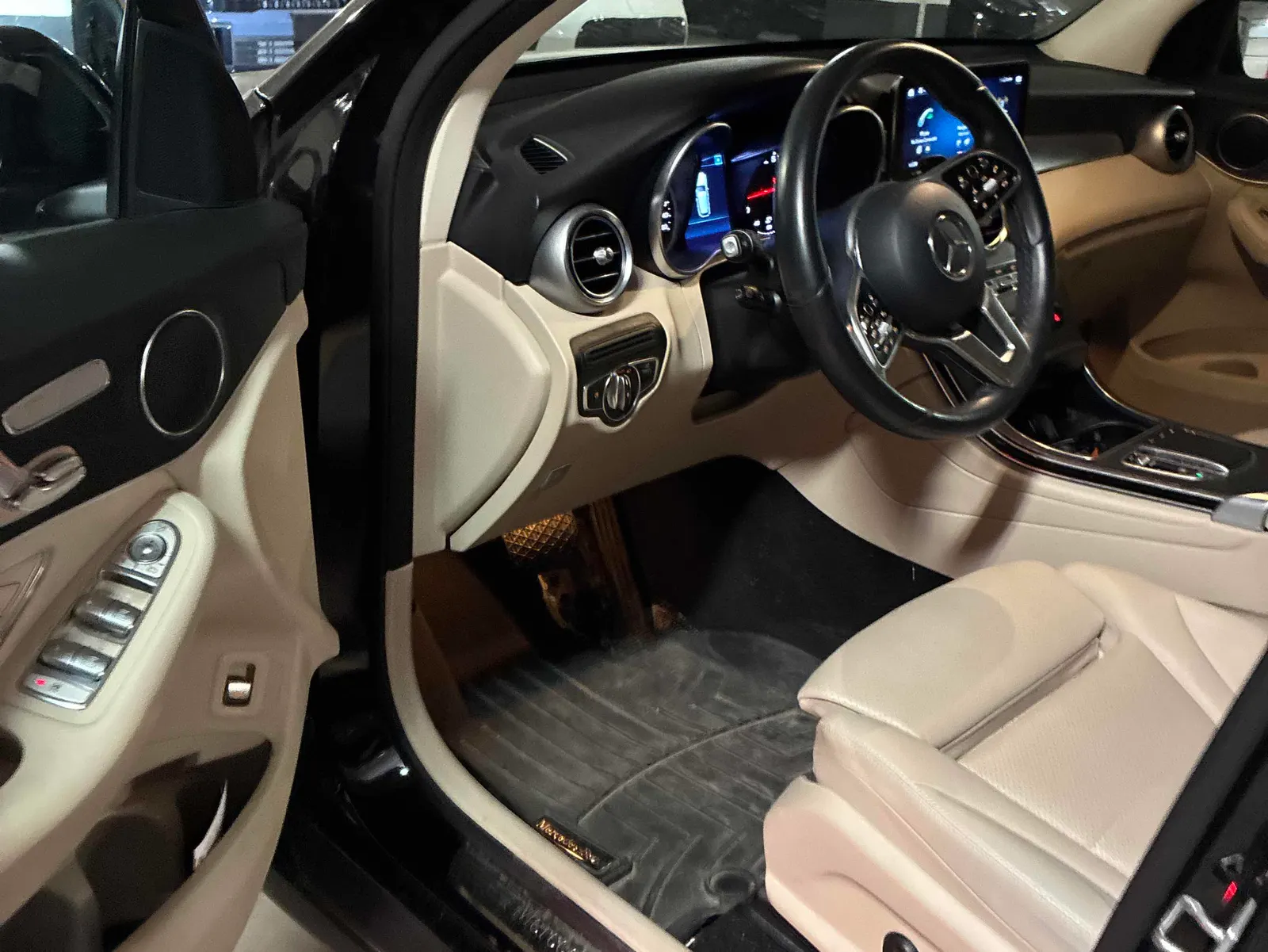 Interior driver side
