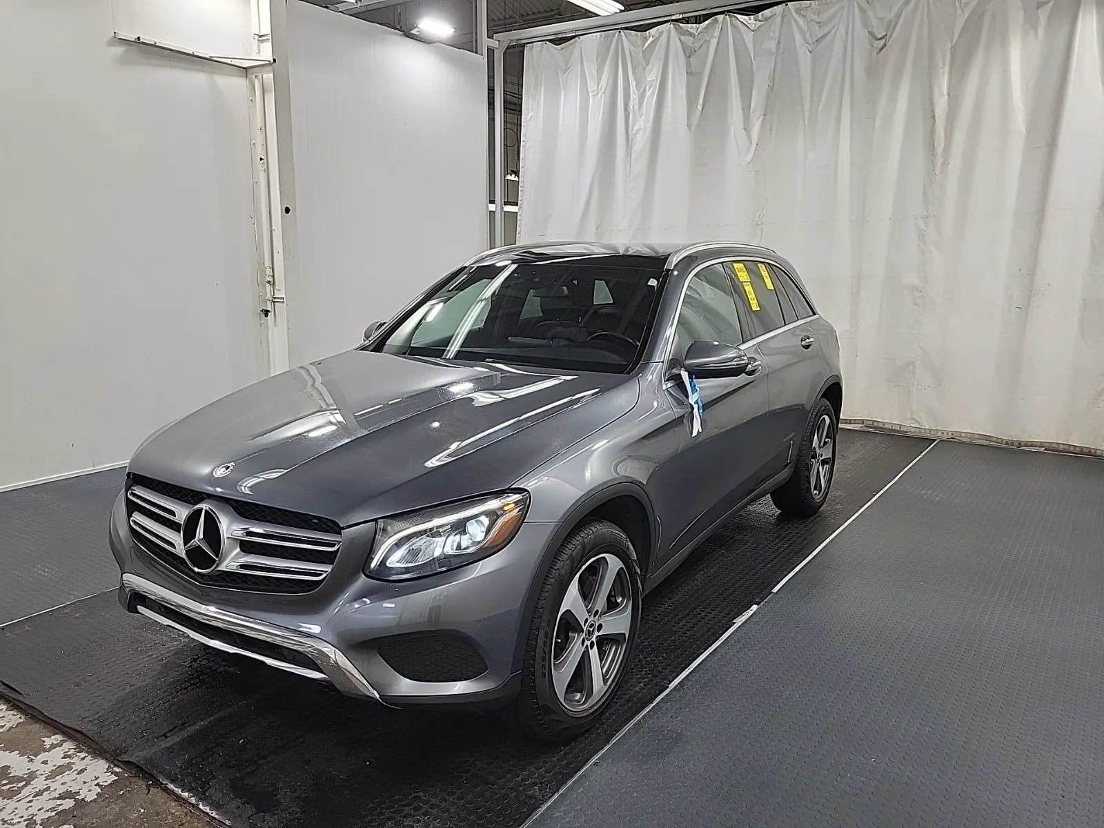 3/4 Front (Main image)