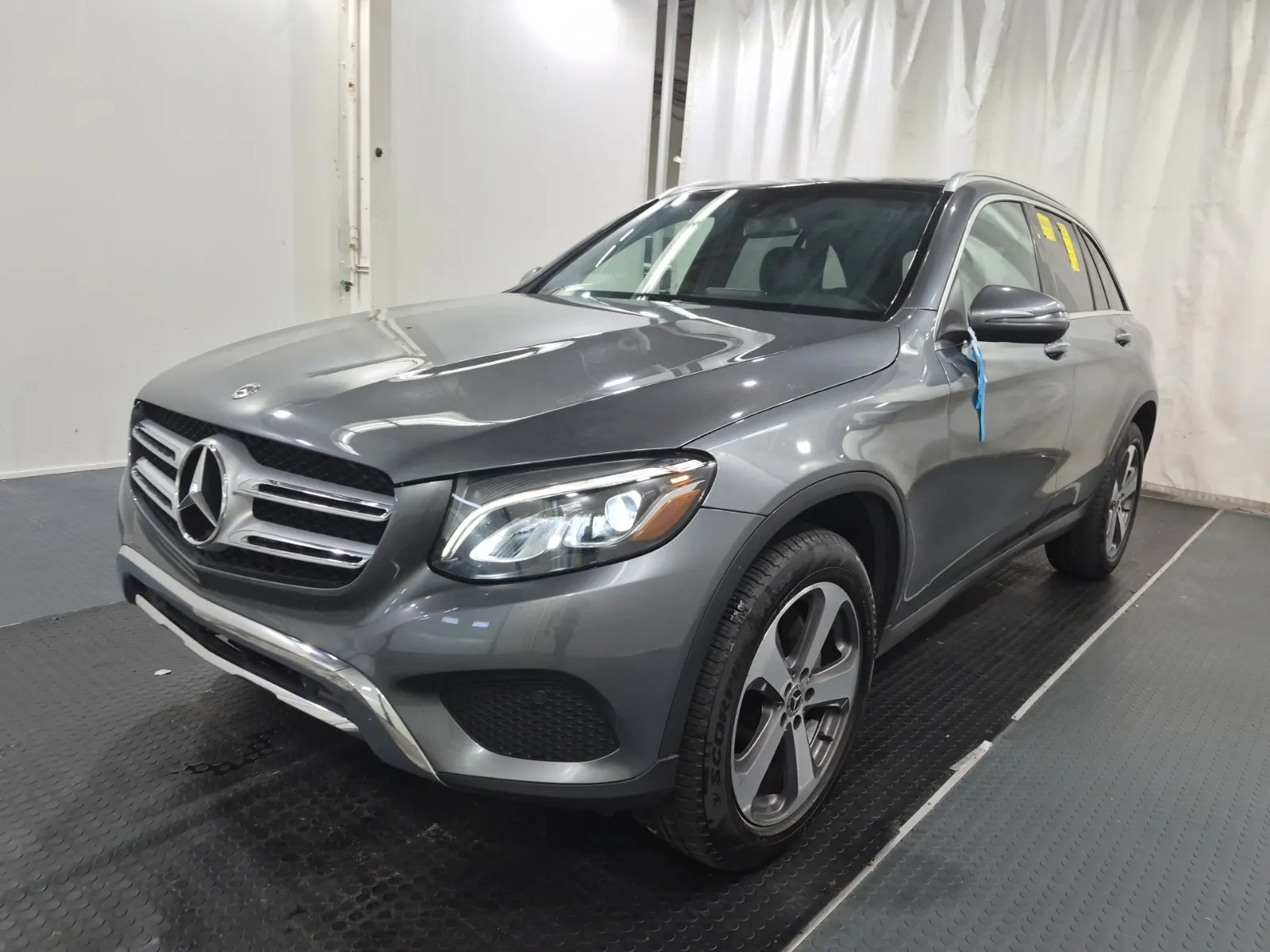 3/4 Front (Main image)