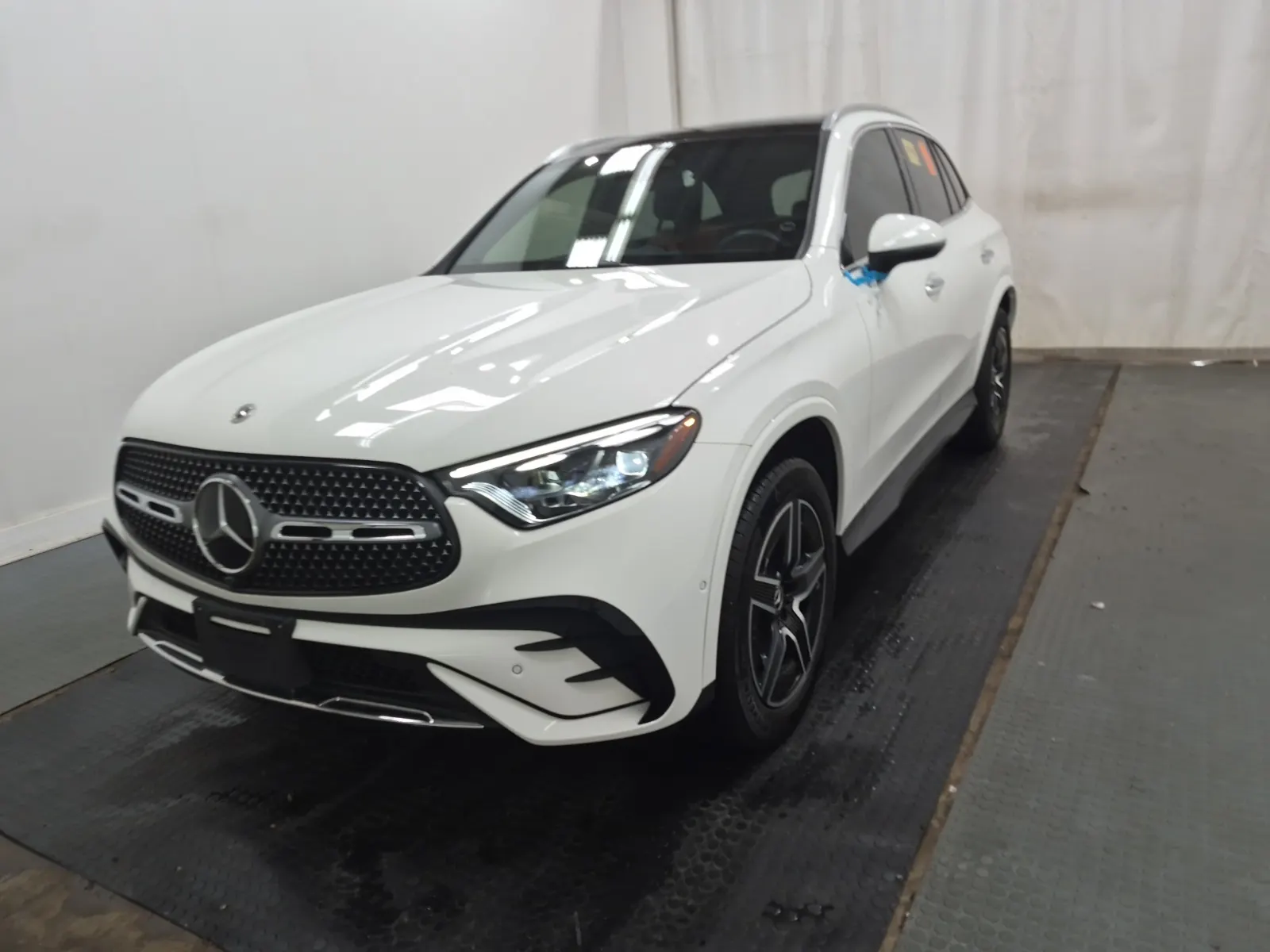 2025 Mercedes-Benz GLC