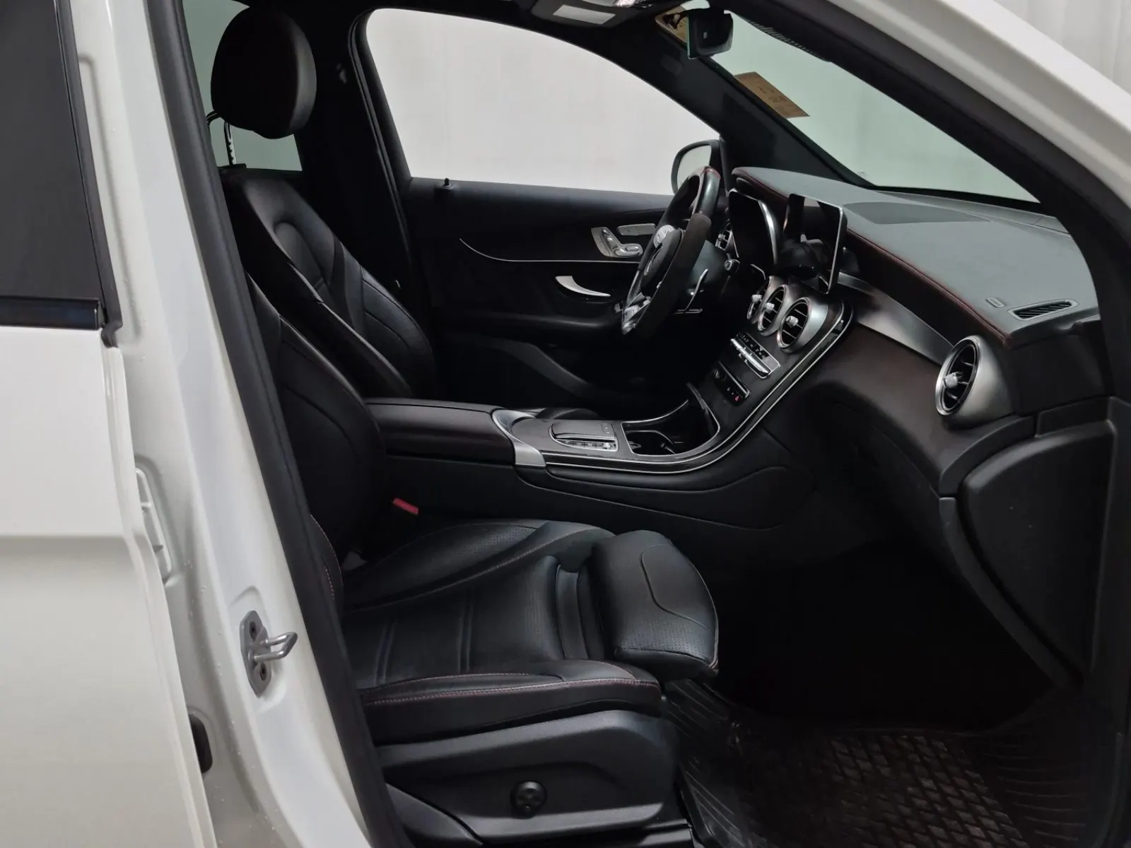 Right Side Interior Photo