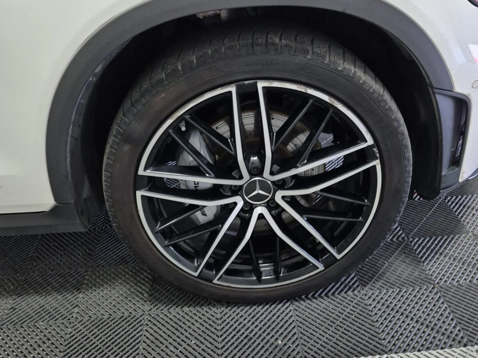 Right Front Wheel/Tire Photo
