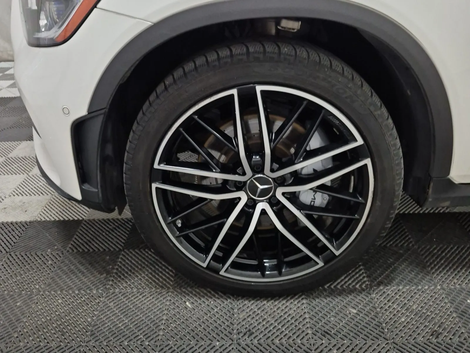 Front driver wheel/tire photo