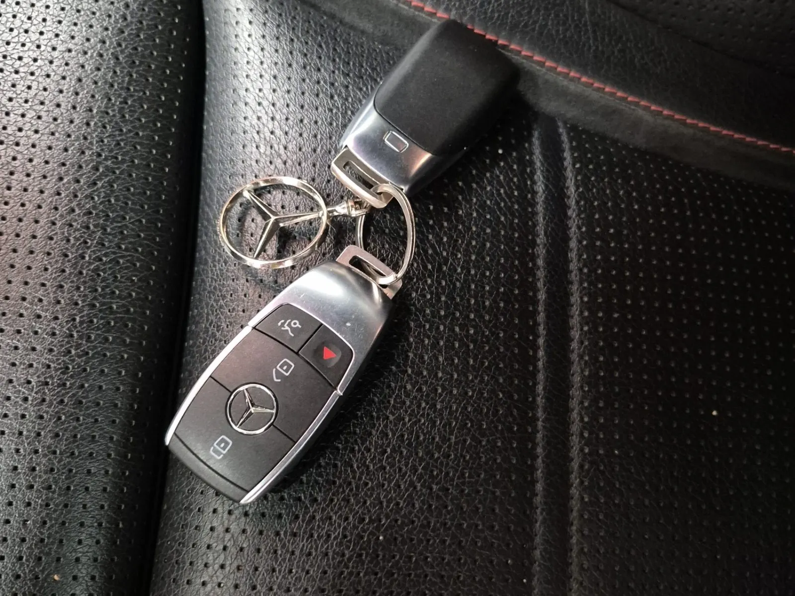 Keys/Fobs/Manual Photo