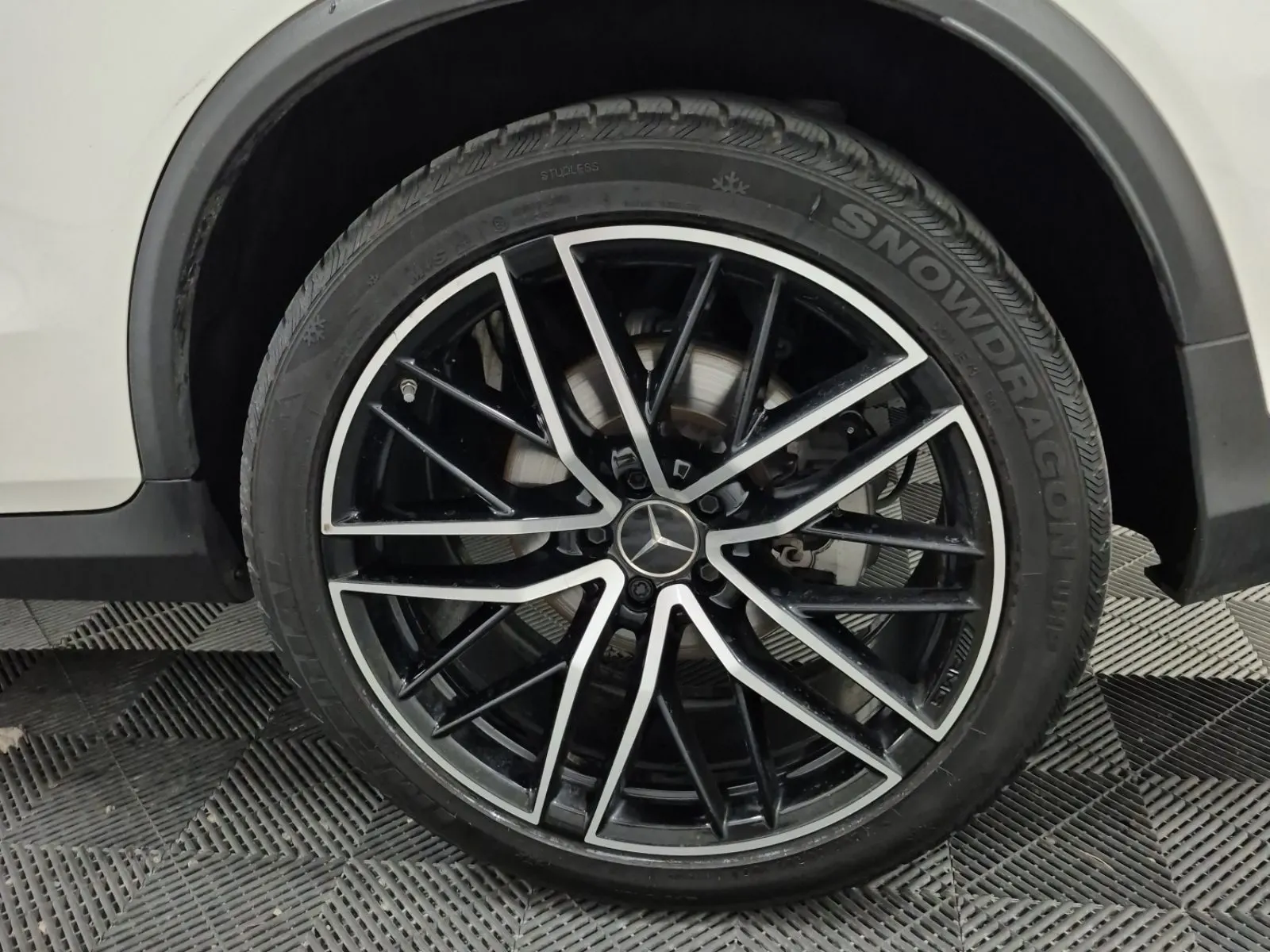 Left Rear Wheel/Tire Photo