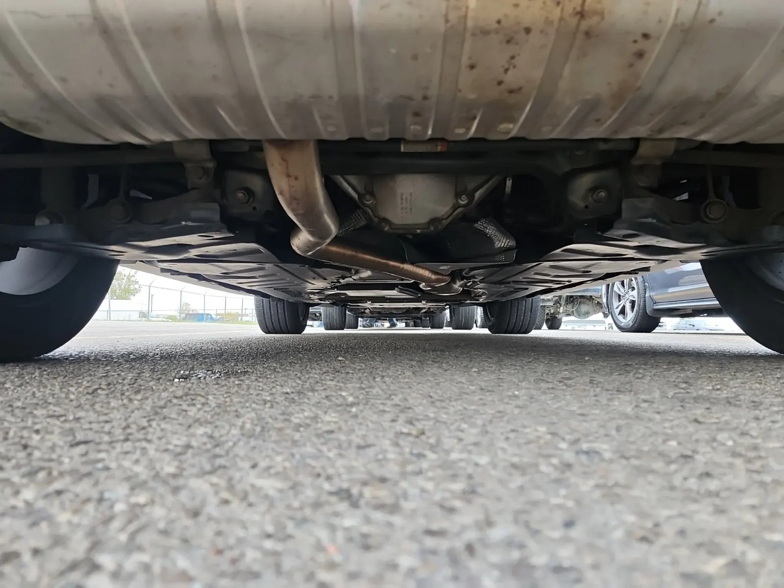 Undercarriage - Rear Photo