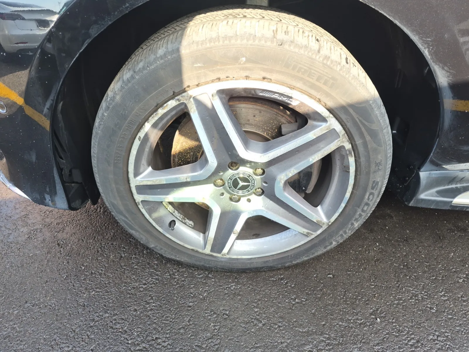 Front driver wheel/tire photo