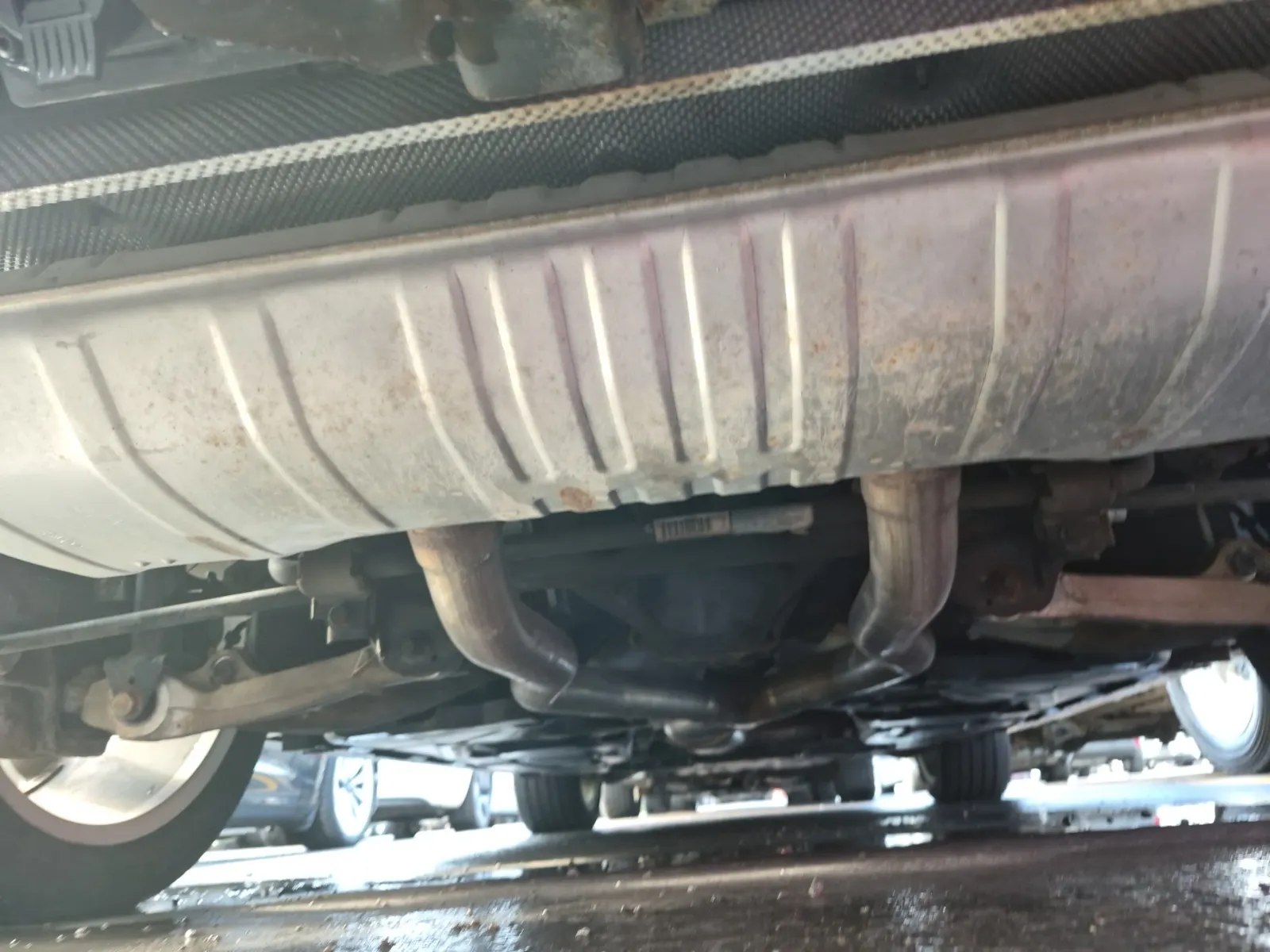 Undercarriage - Rear Photo