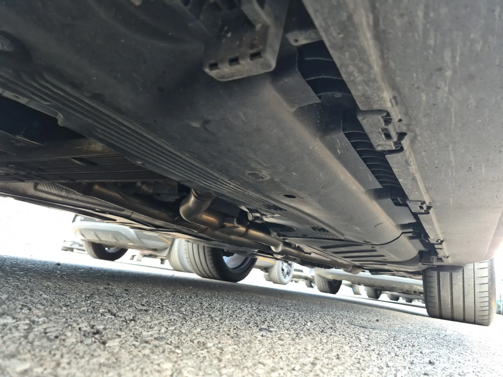 Undercarriage - Driver Photo