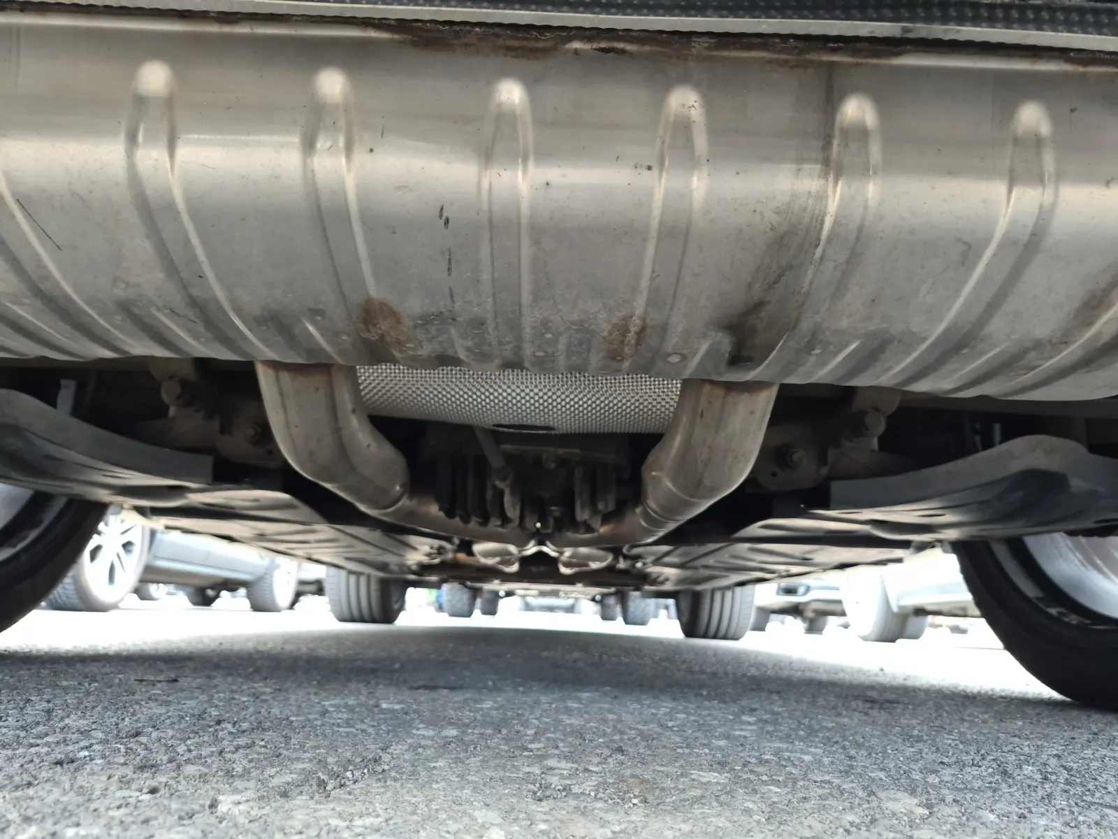 Undercarriage - Rear Photo