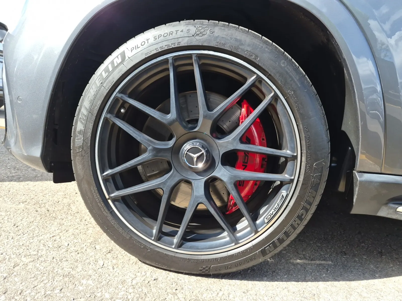 Front driver wheel/tire photo
