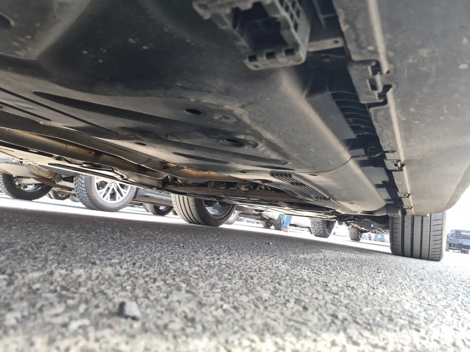 Undercarriage - Passenger Photo