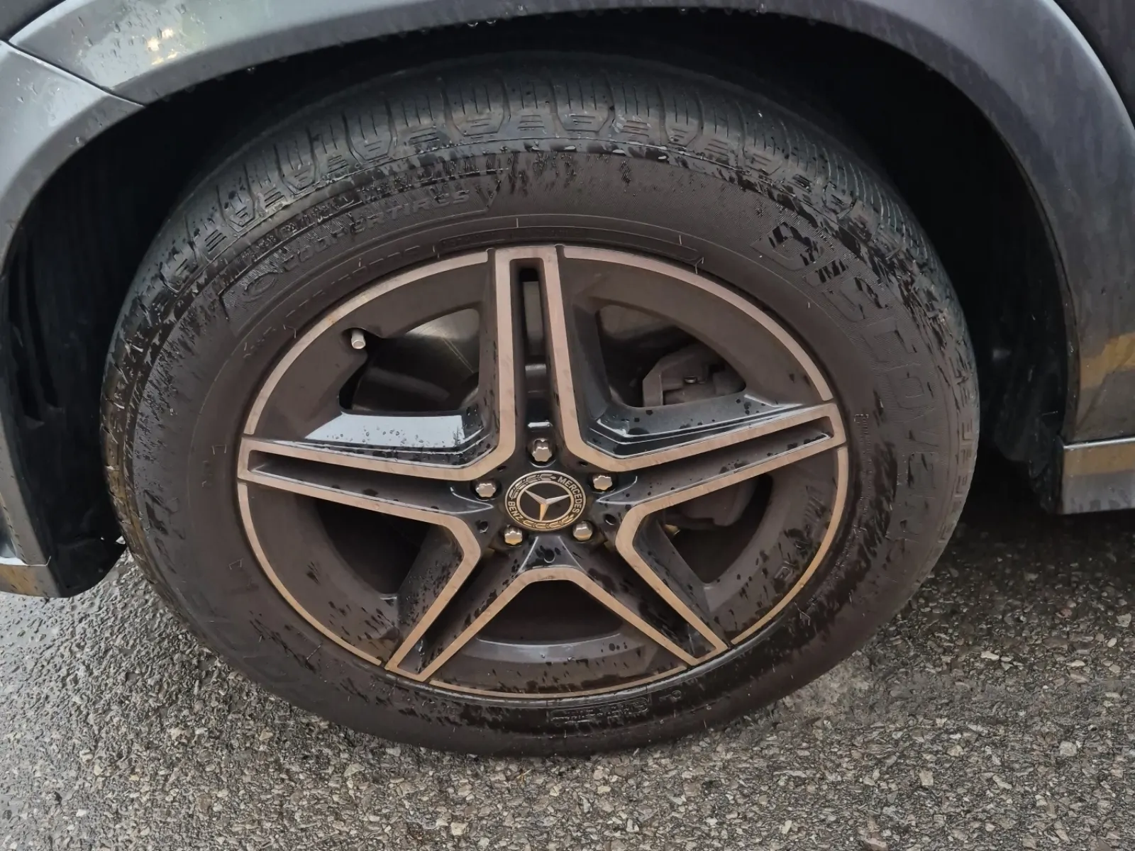 Front driver wheel/tire photo