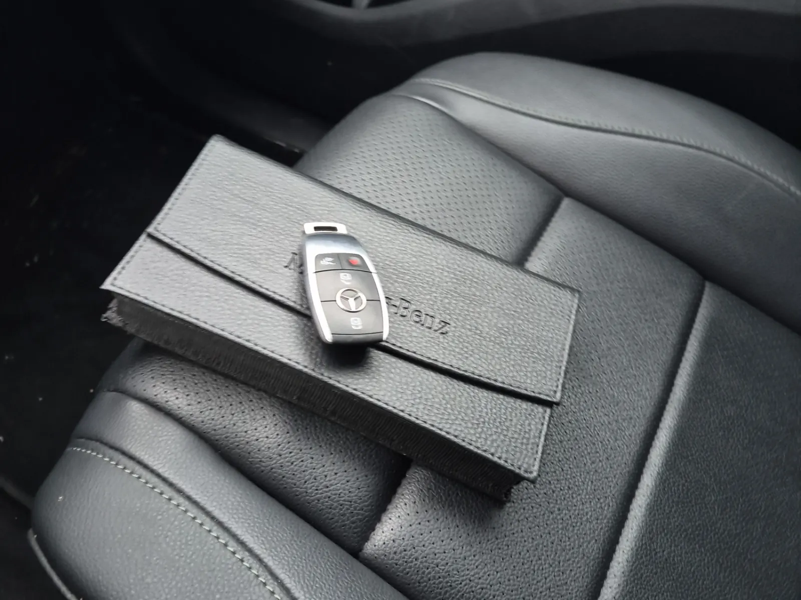 Keys/Fobs/Manual Photo