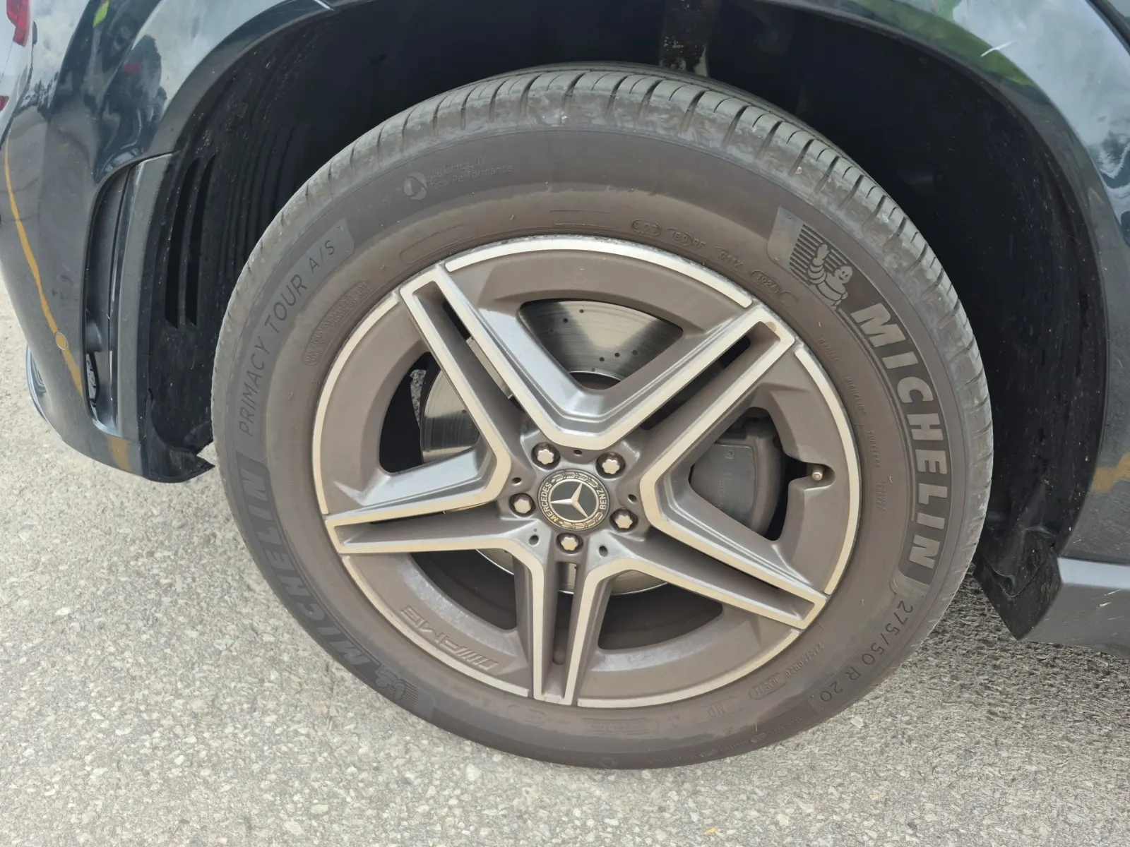Front driver wheel/tire photo