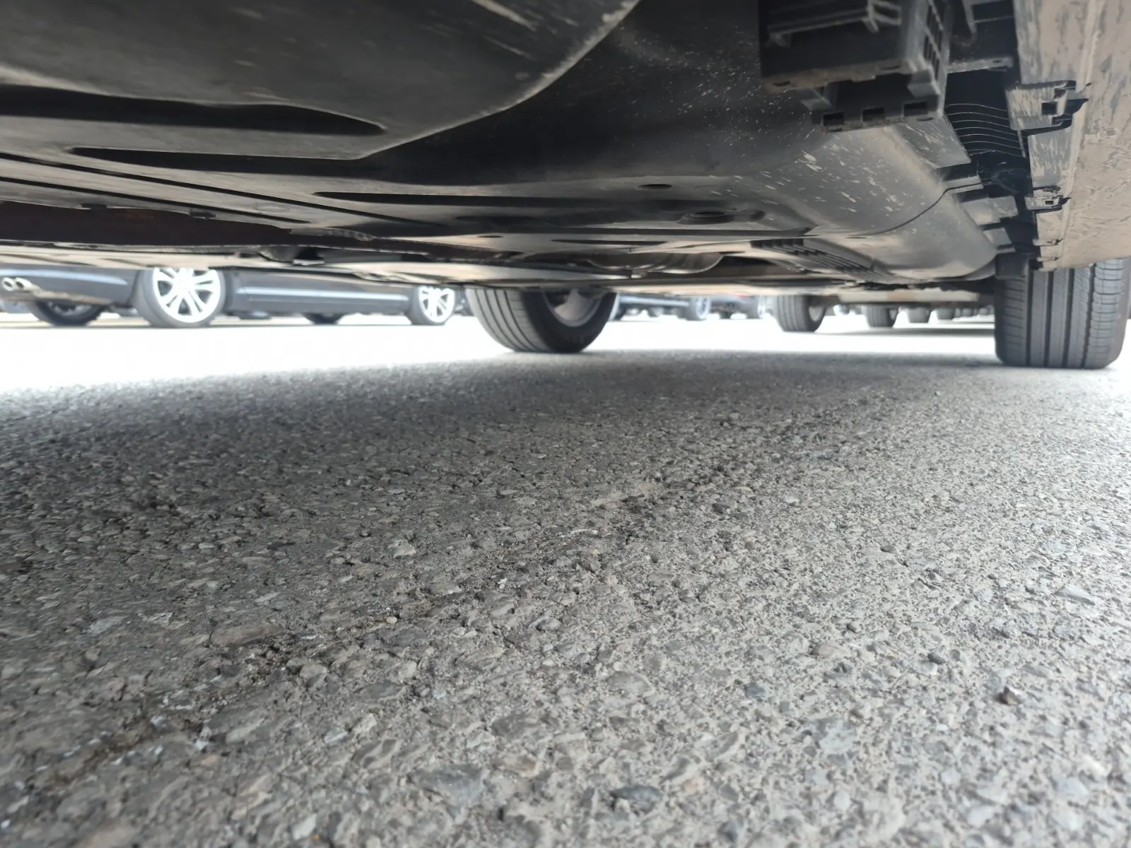 Undercarriage - Passenger Photo
