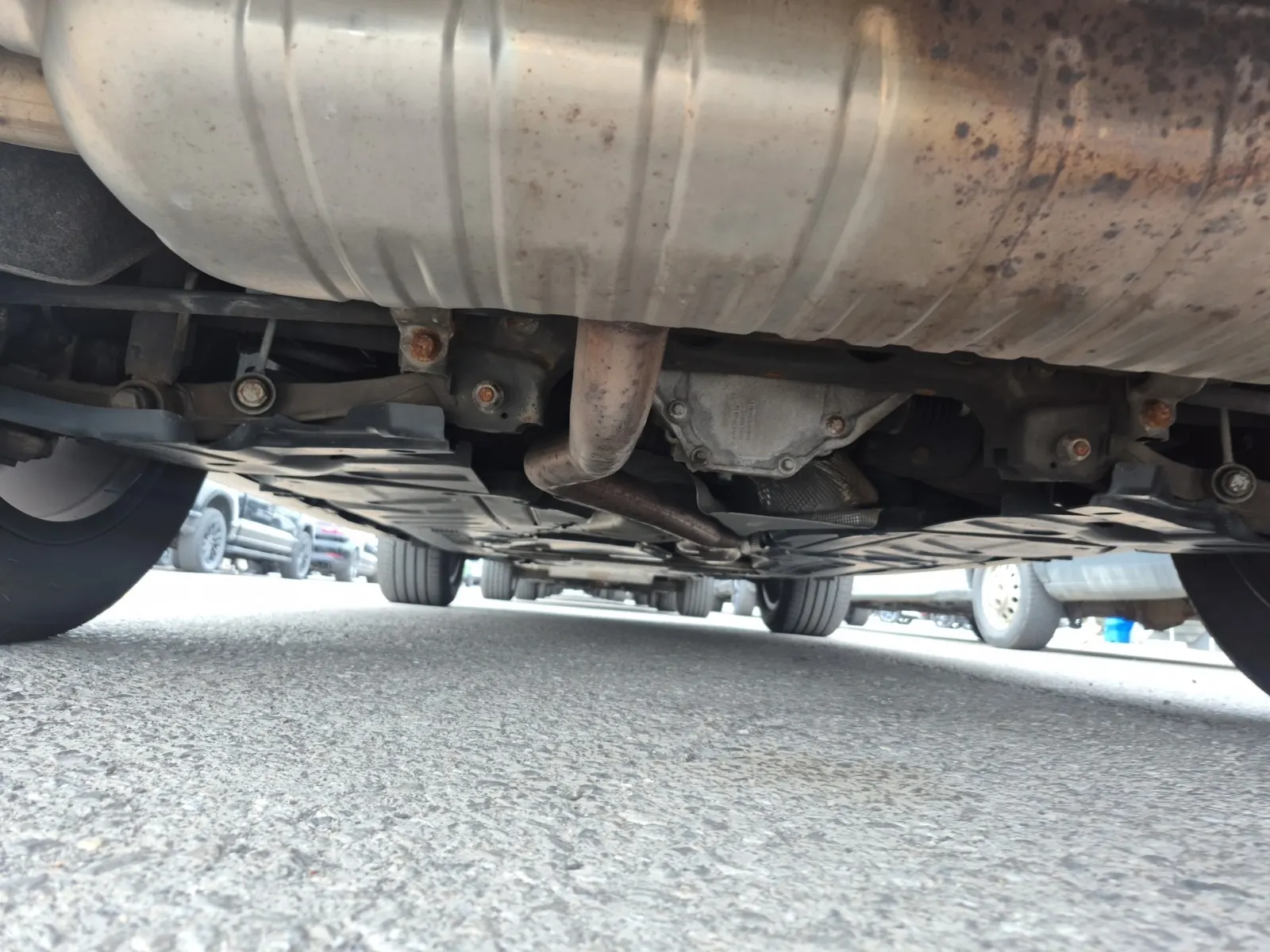 Undercarriage - Rear Photo