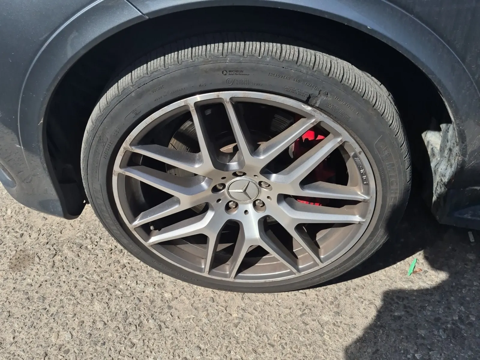 Front driver wheel/tire photo