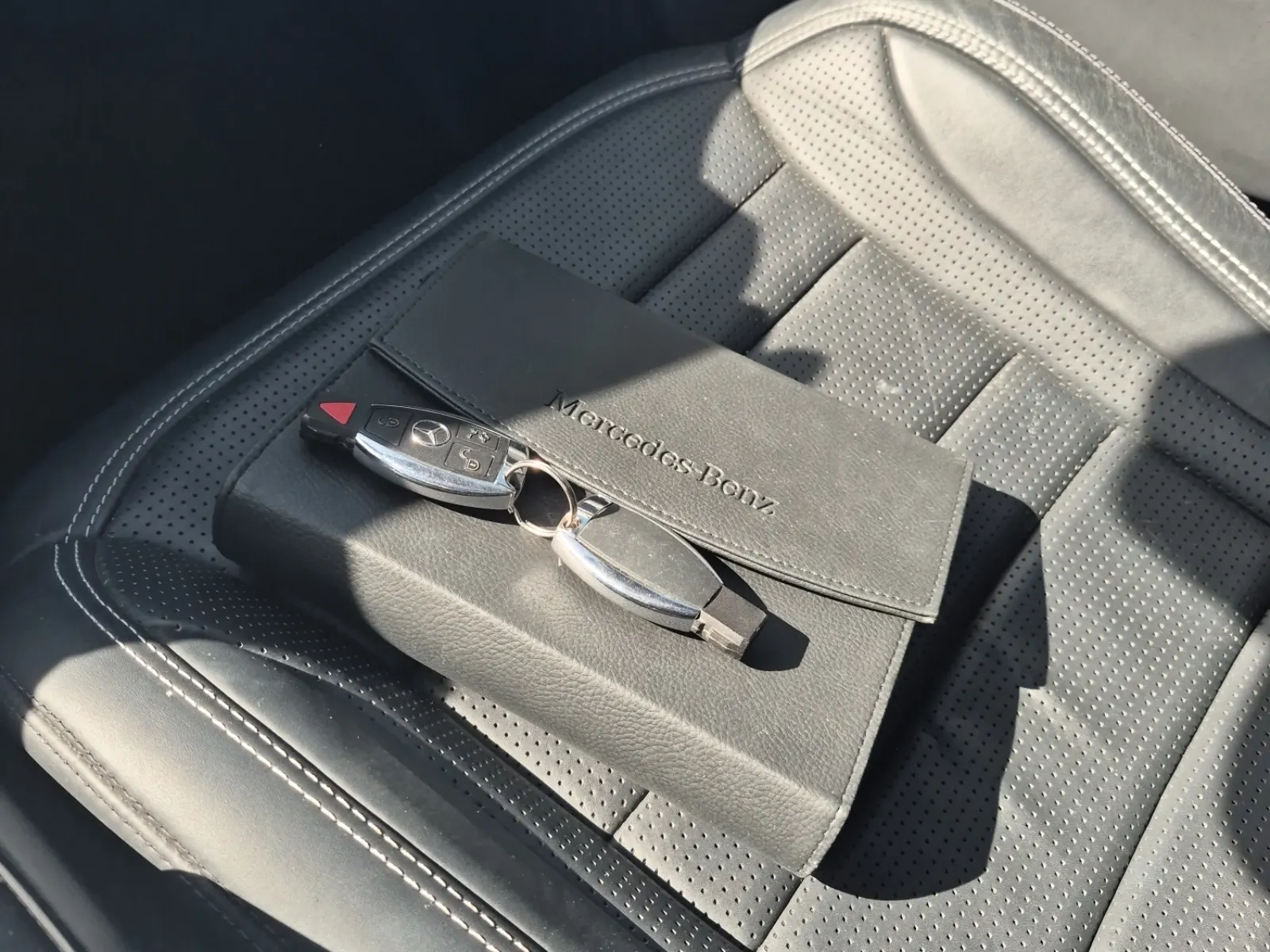 Keys/Fobs/Manual Photo