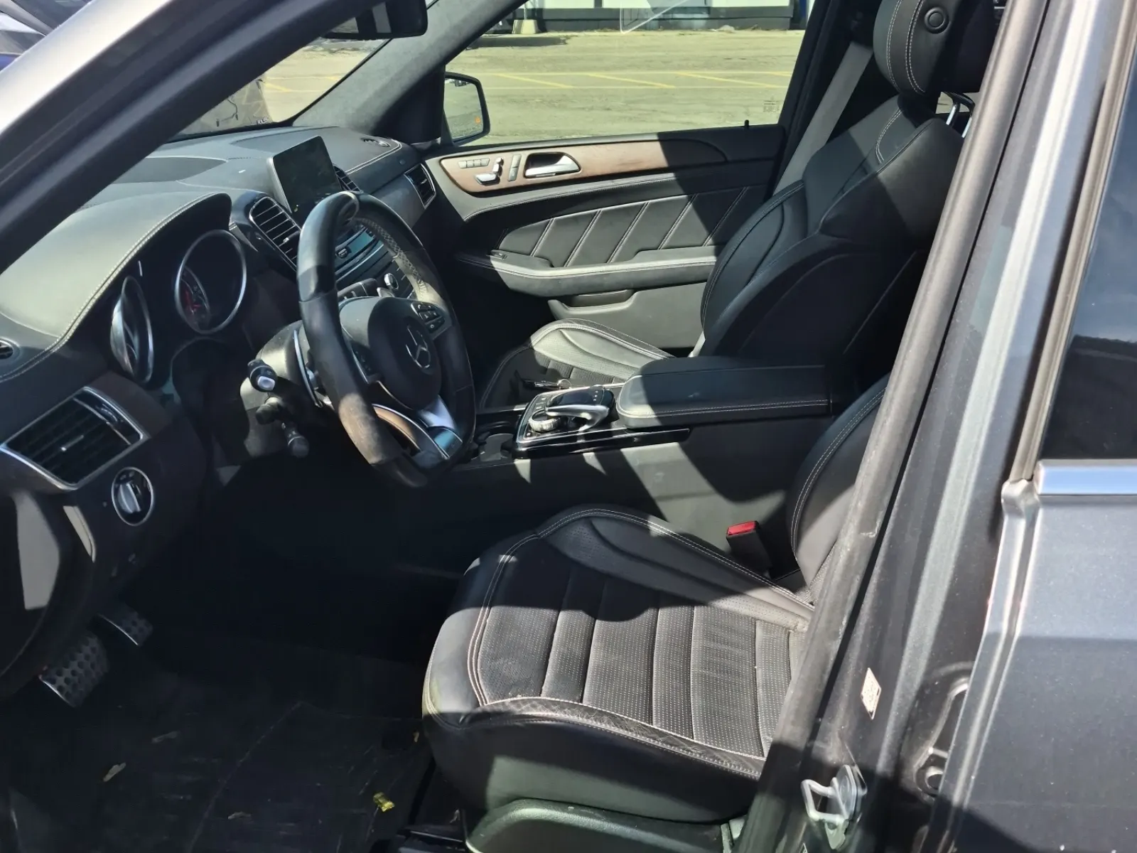 Front Interior Photo