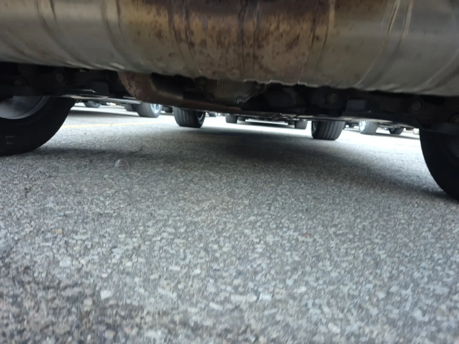 Undercarriage - Rear Photo