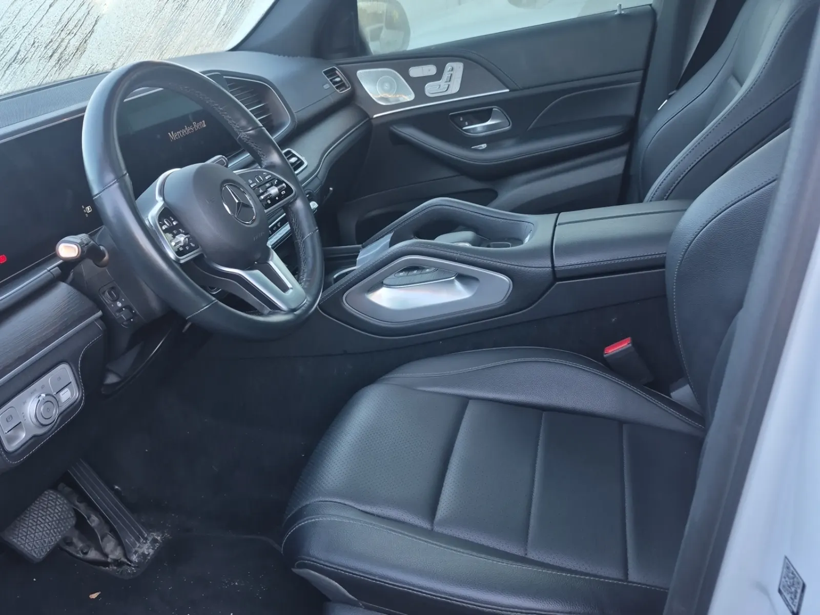 Front Interior Photo