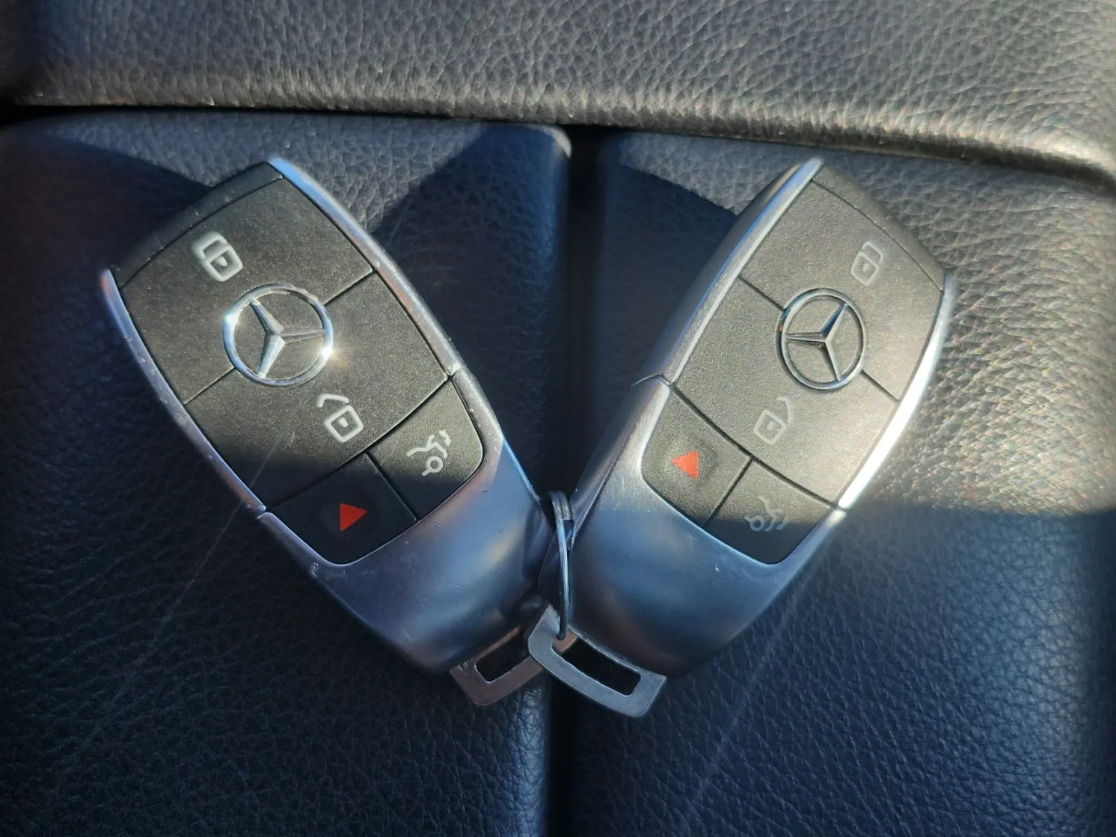 Keys/Fobs/Manual Photo
