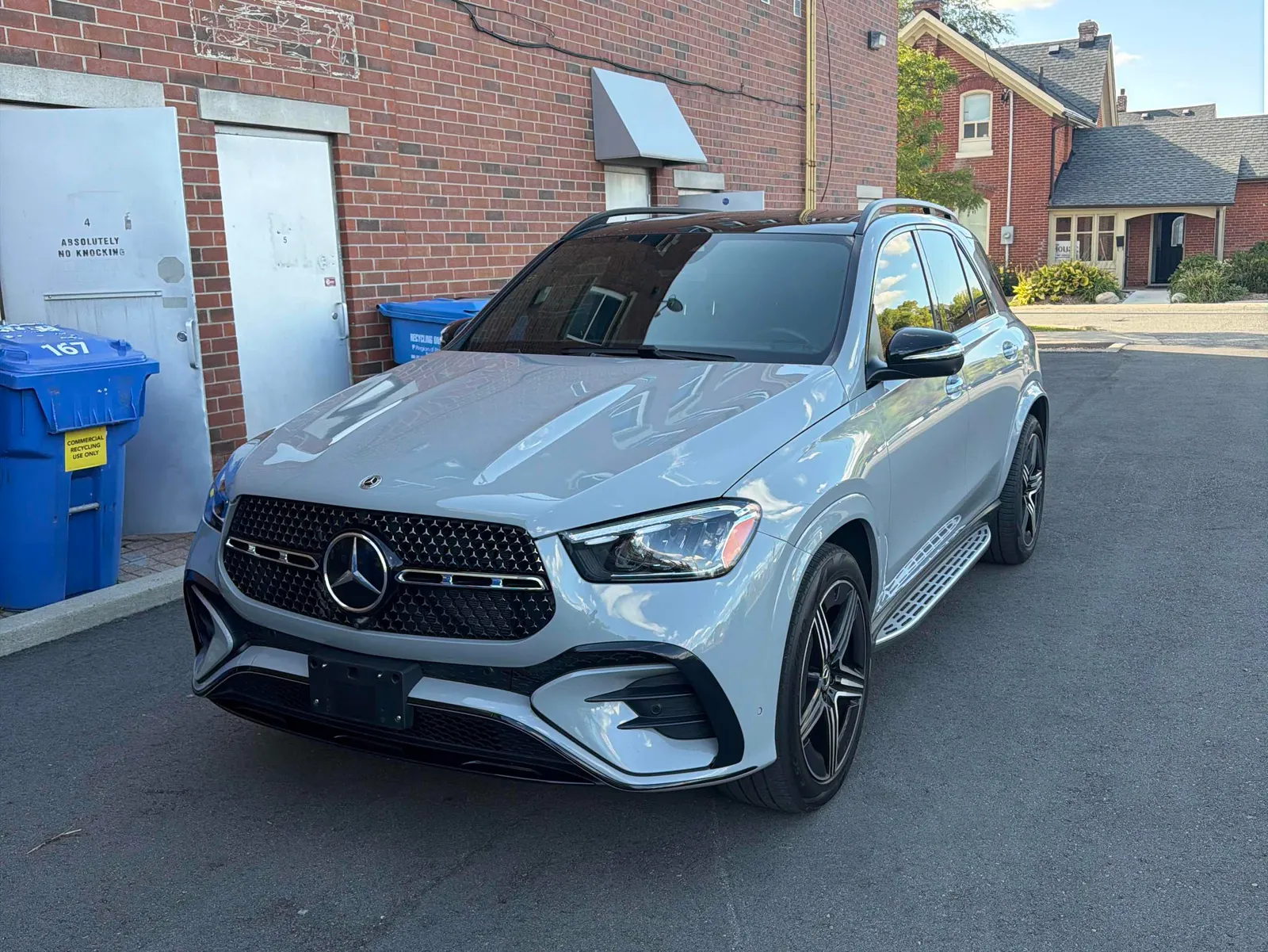 3/4 Front (Main image)