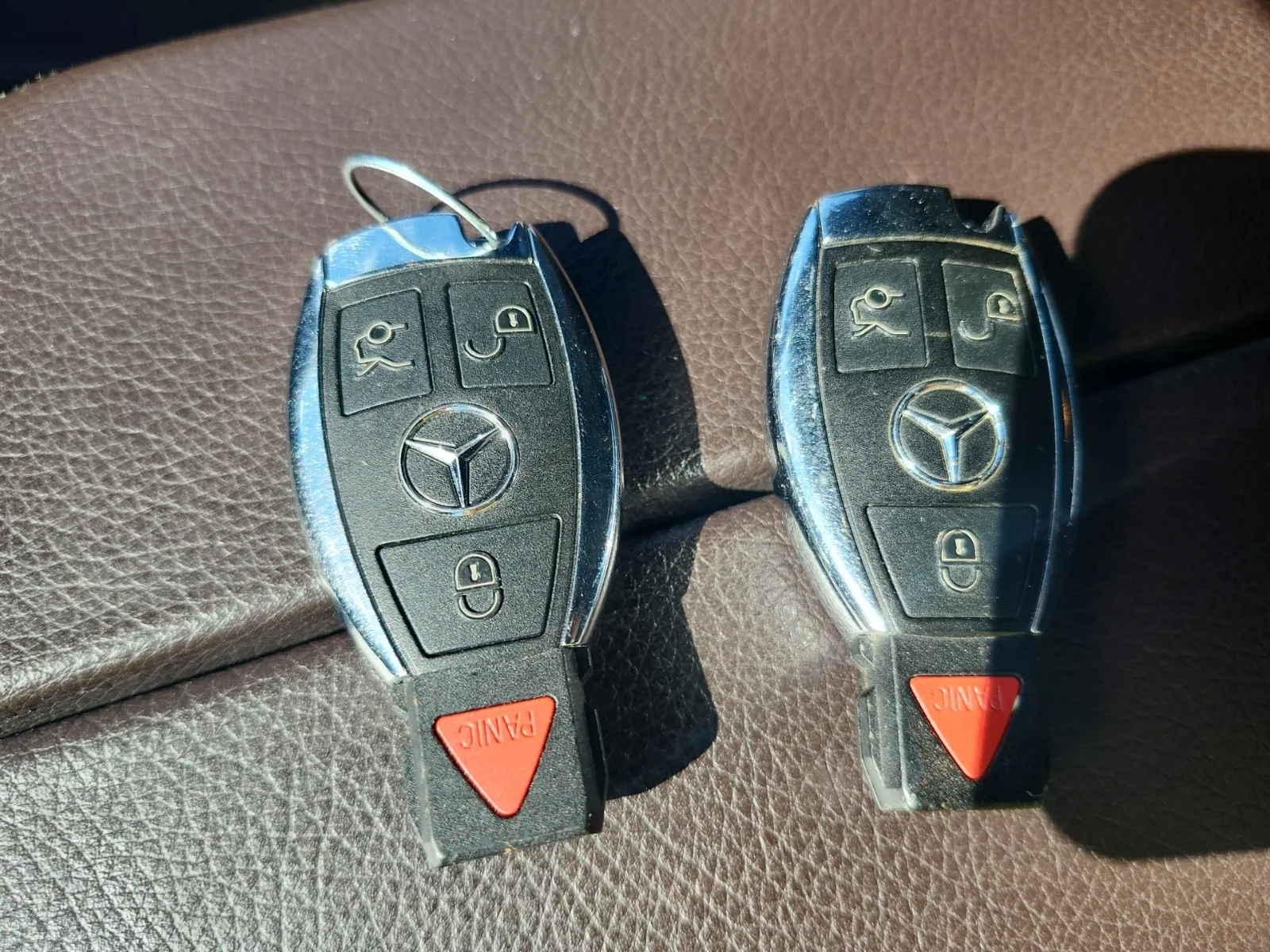 Keys/Fobs/Manual Photo