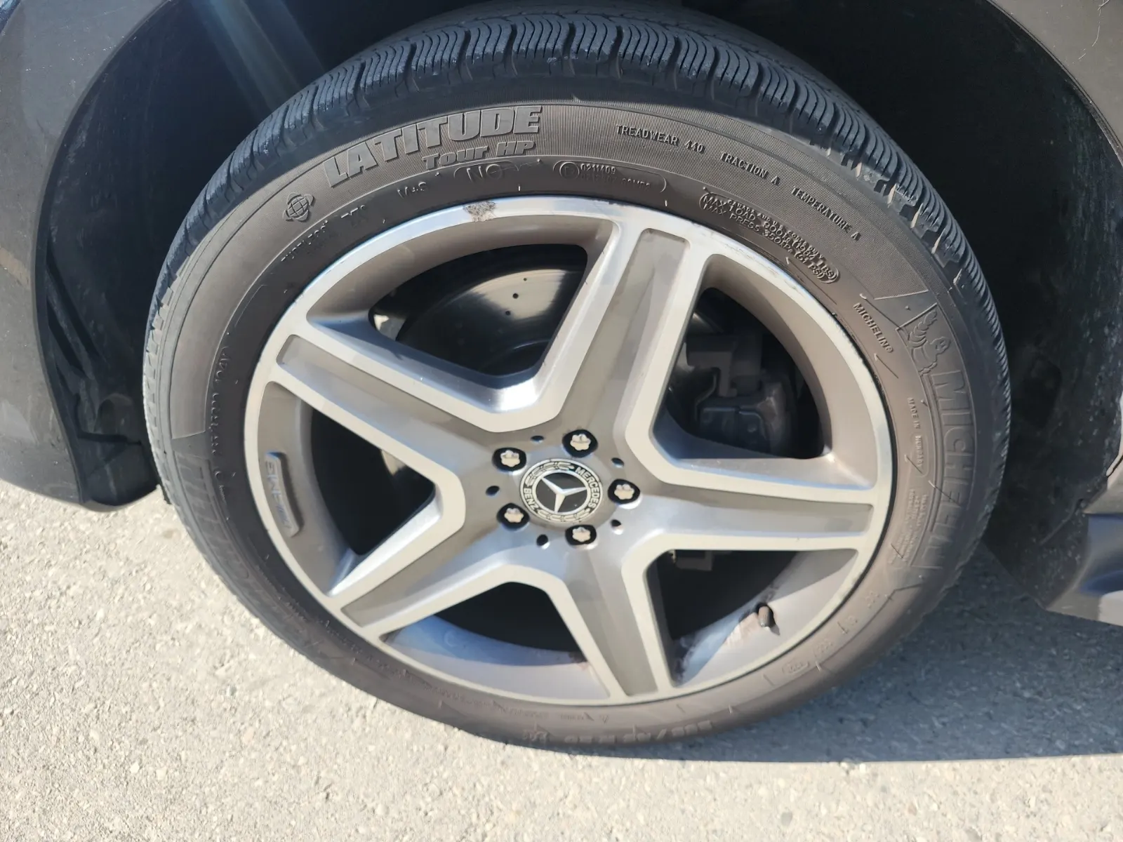 Front driver wheel/tire photo