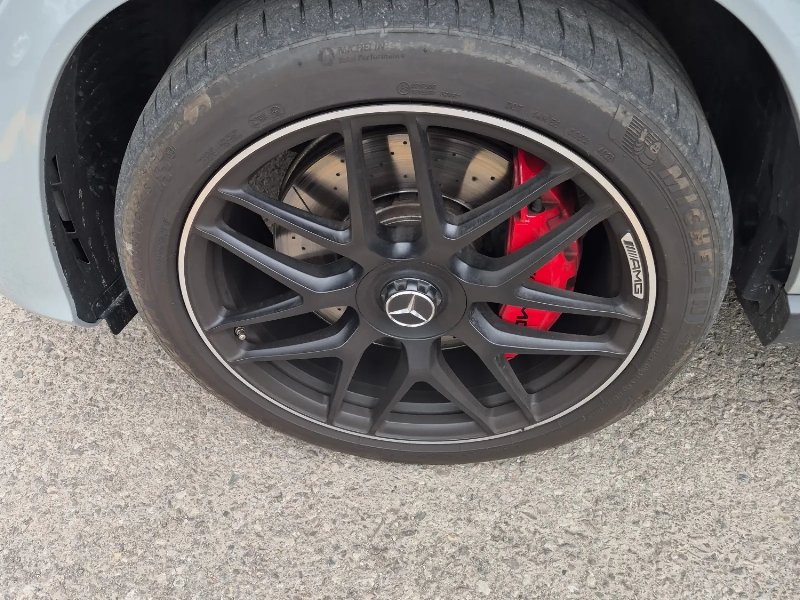Front driver wheel/tire photo