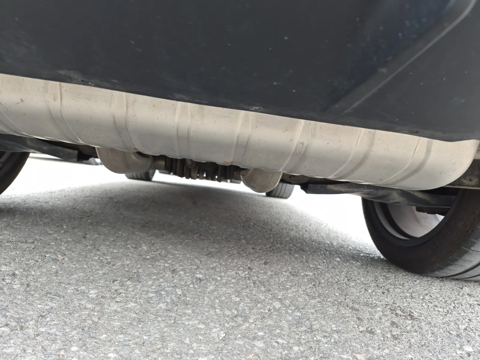Undercarriage - Rear Photo