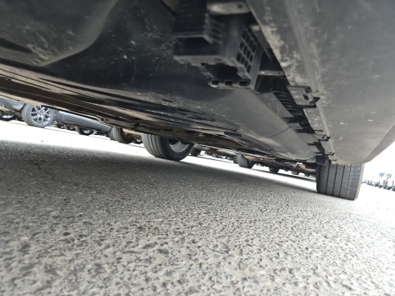 Undercarriage - Passenger Photo