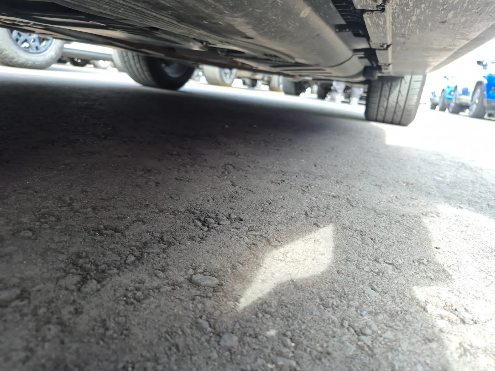 Undercarriage - Driver Photo