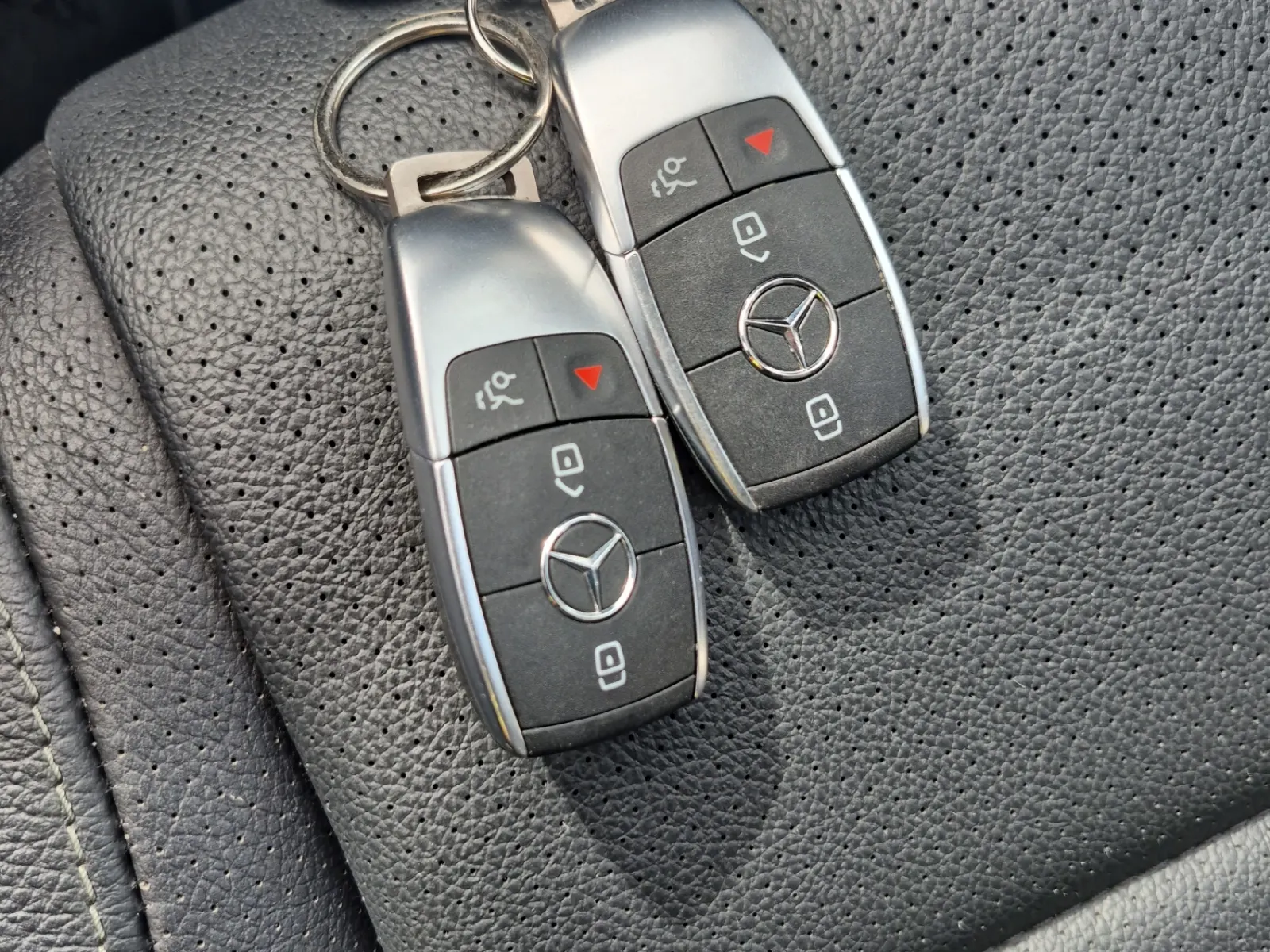 Keys/Fobs/Manual Photo