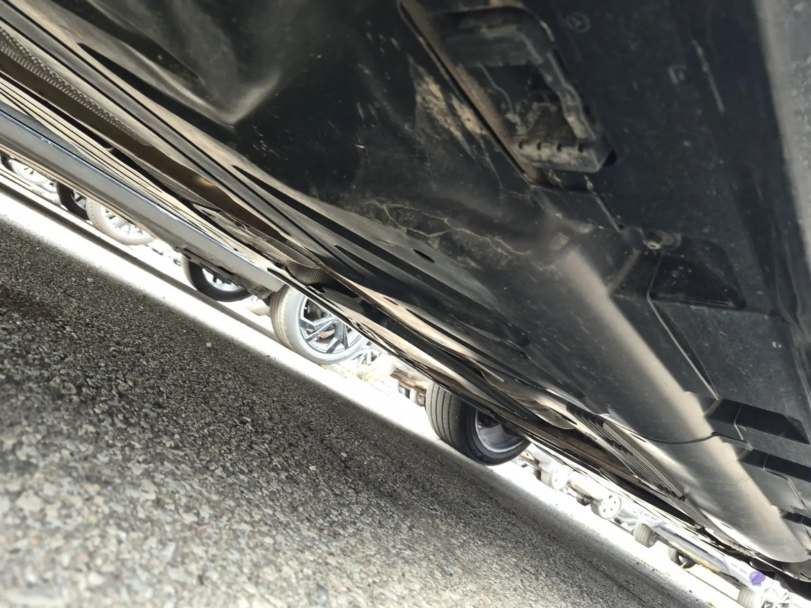 Undercarriage - Passenger Photo