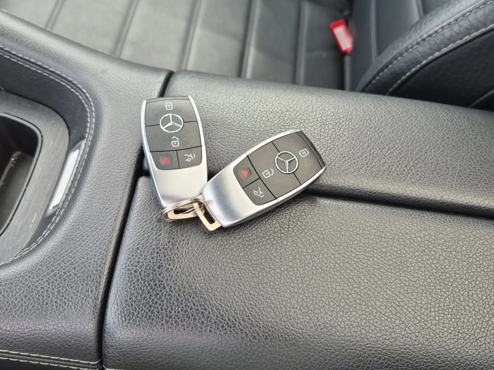 Keys/Fobs/Manual Photo