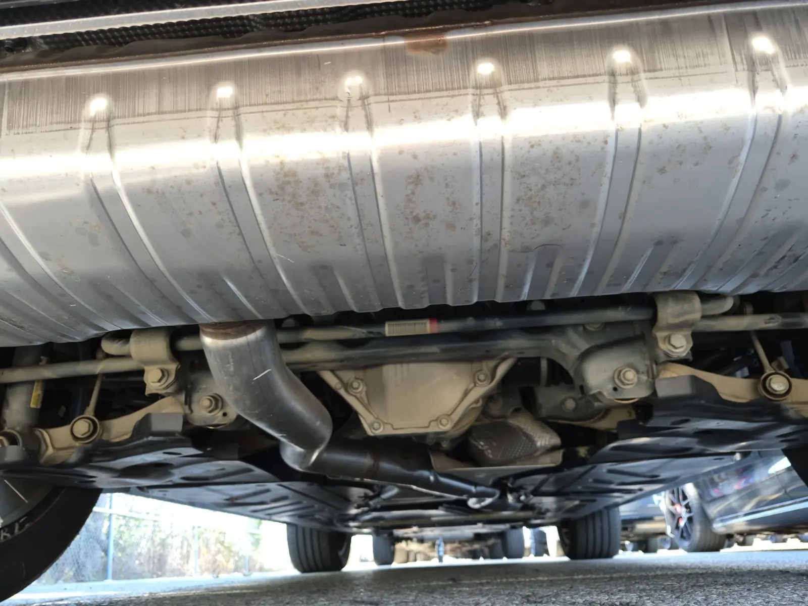 Undercarriage - Rear Photo