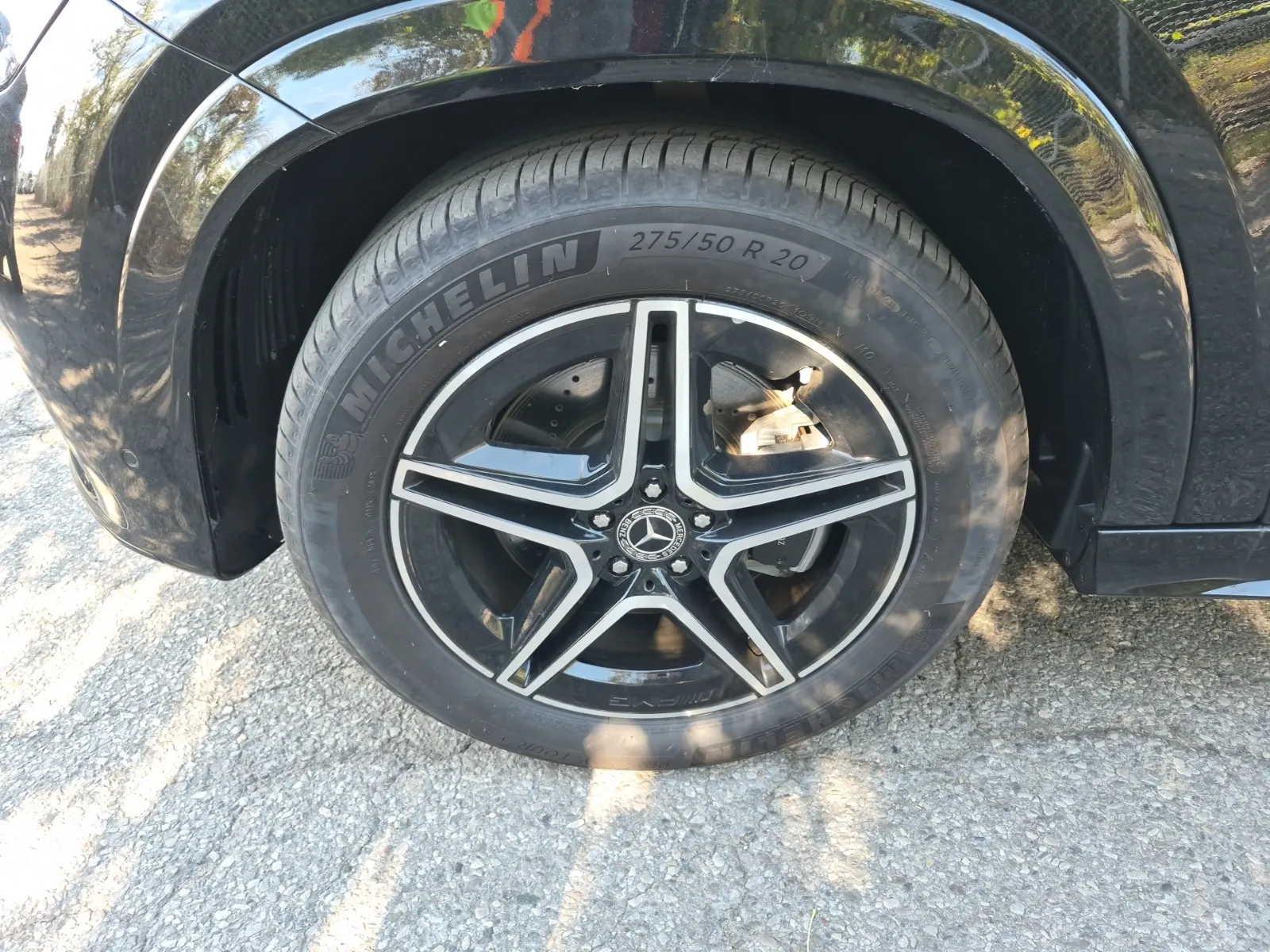 Front driver wheel/tire photo