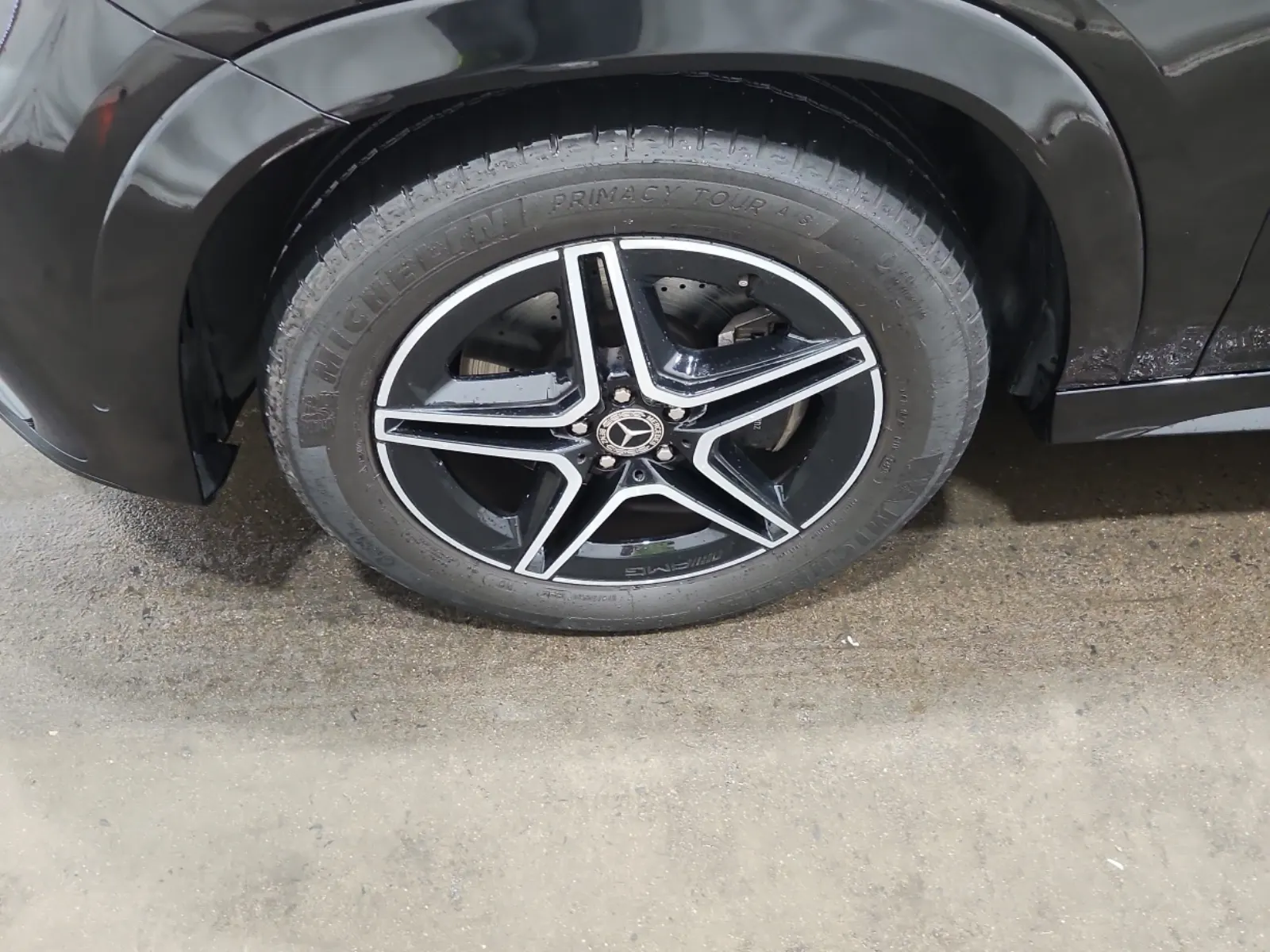 Front driver wheel/tire photo