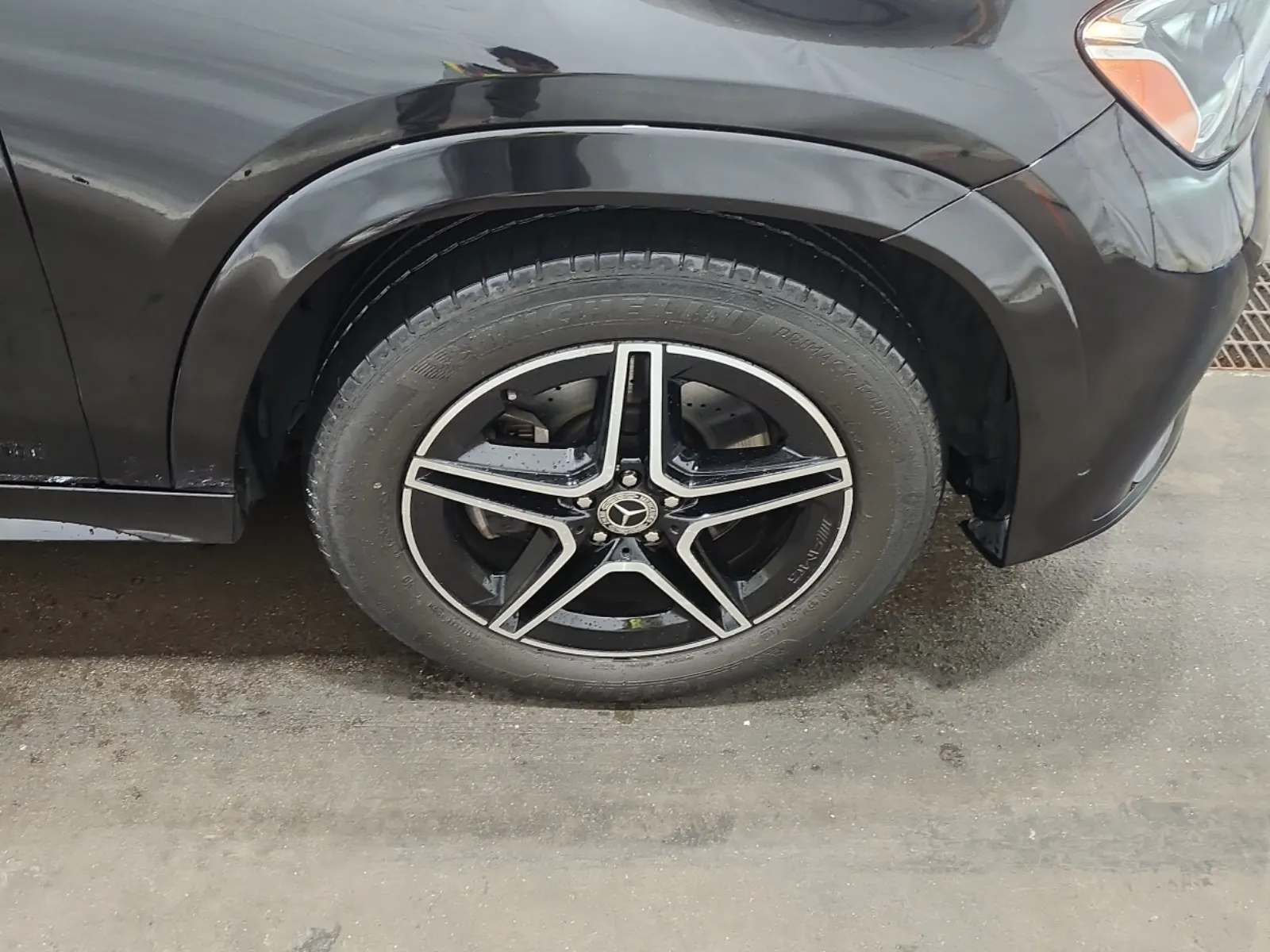 Right Front Wheel/Tire Photo