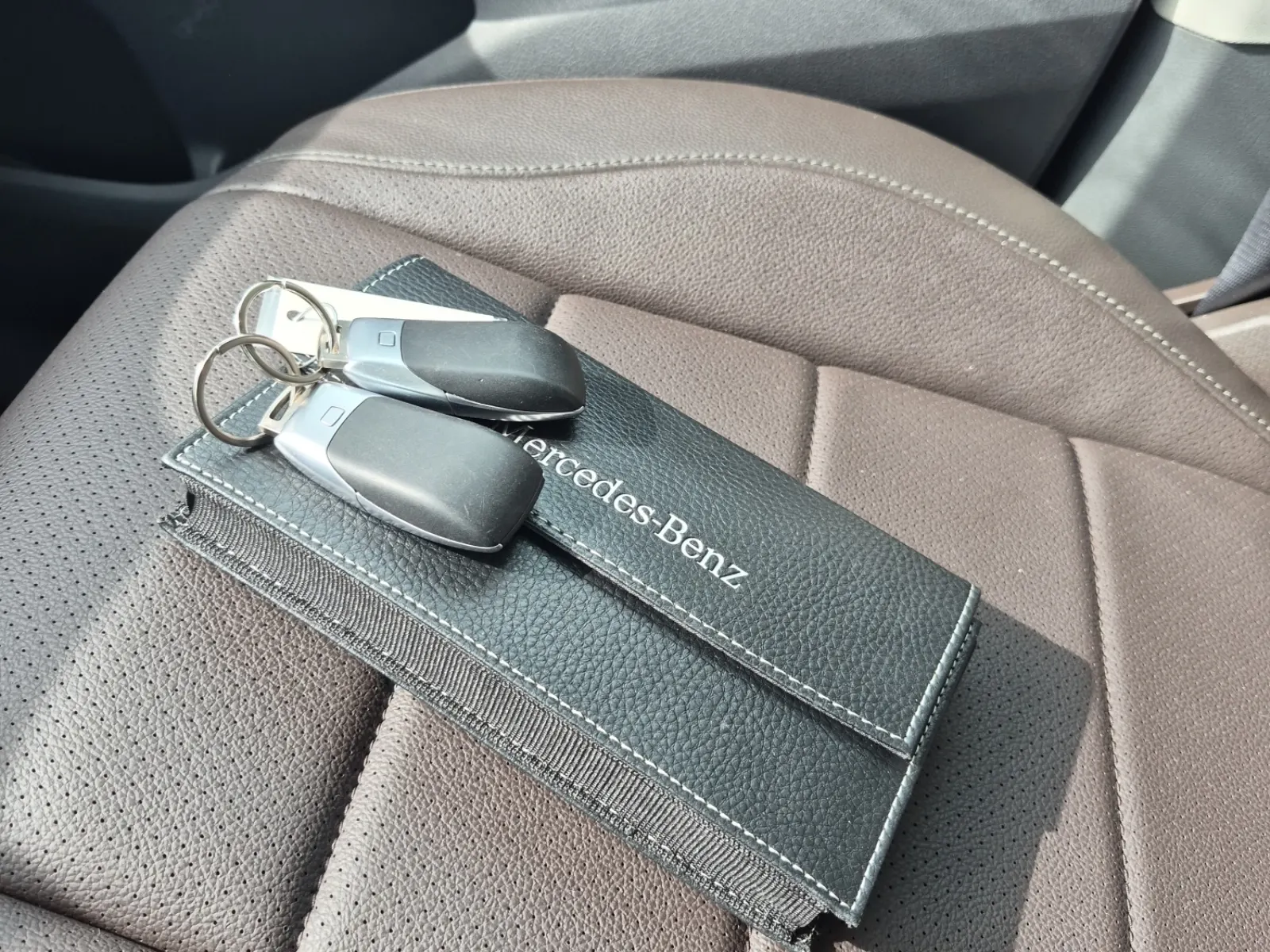 Keys/Fobs/Manual Photo