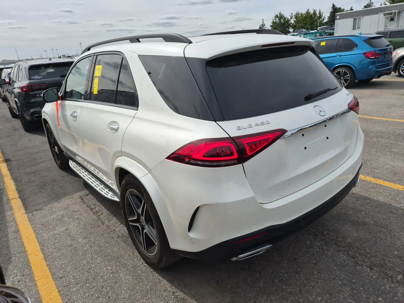 Driver Rear 3/4 Photo
