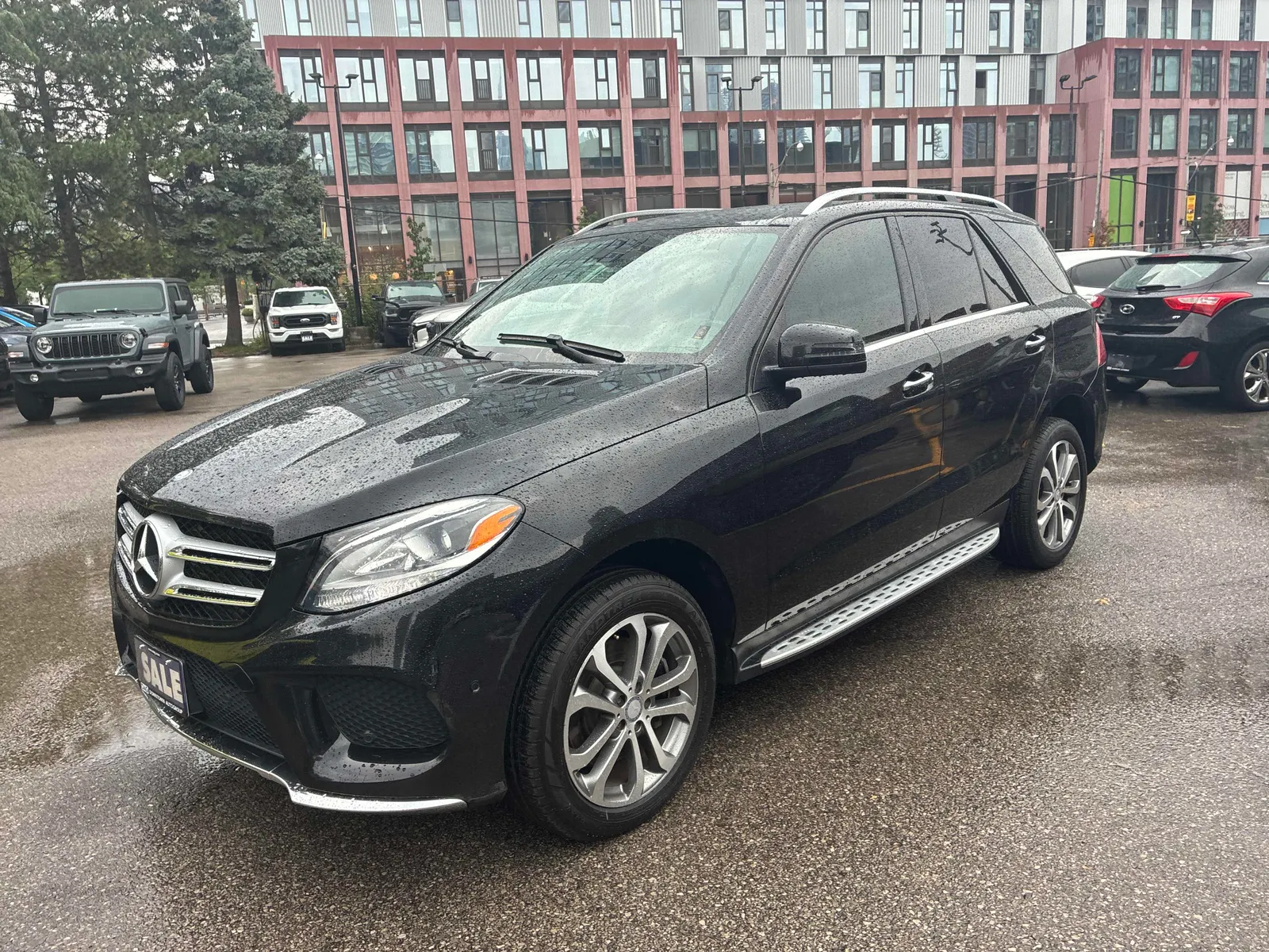 3/4 Front (Main image)