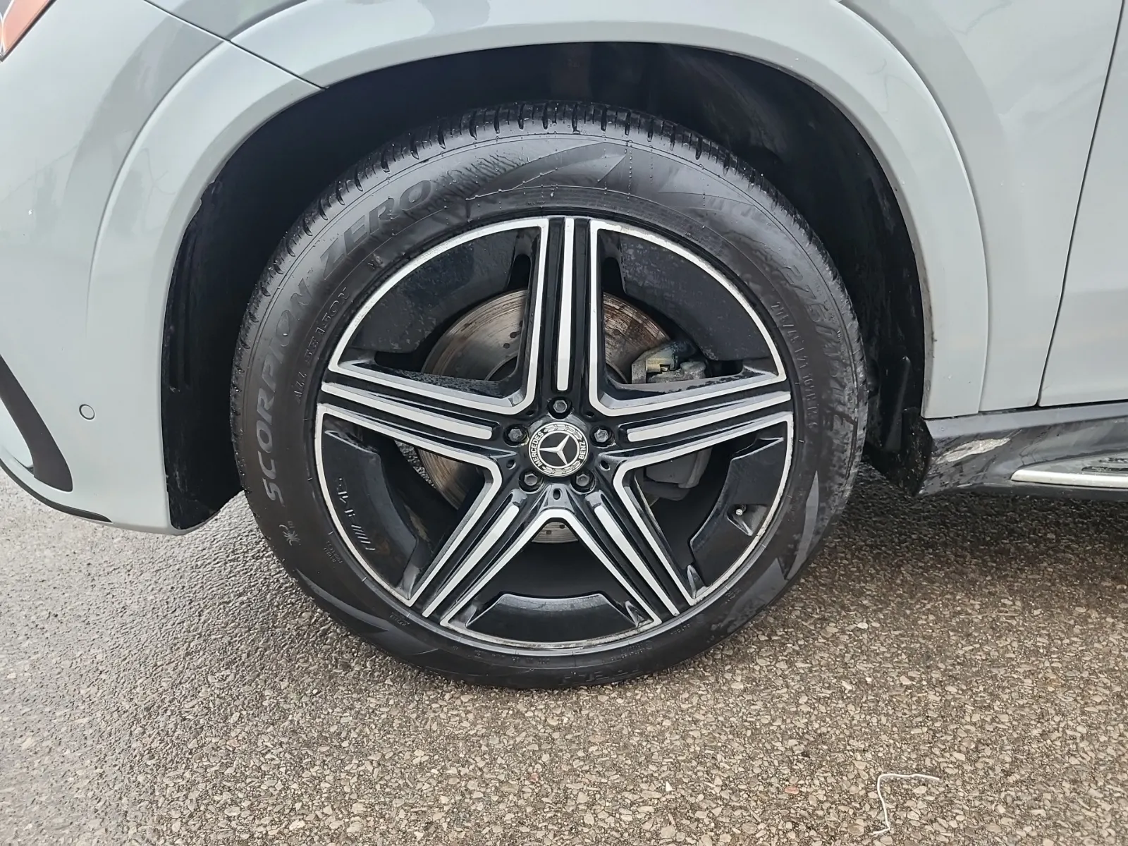 Front driver wheel/tire photo