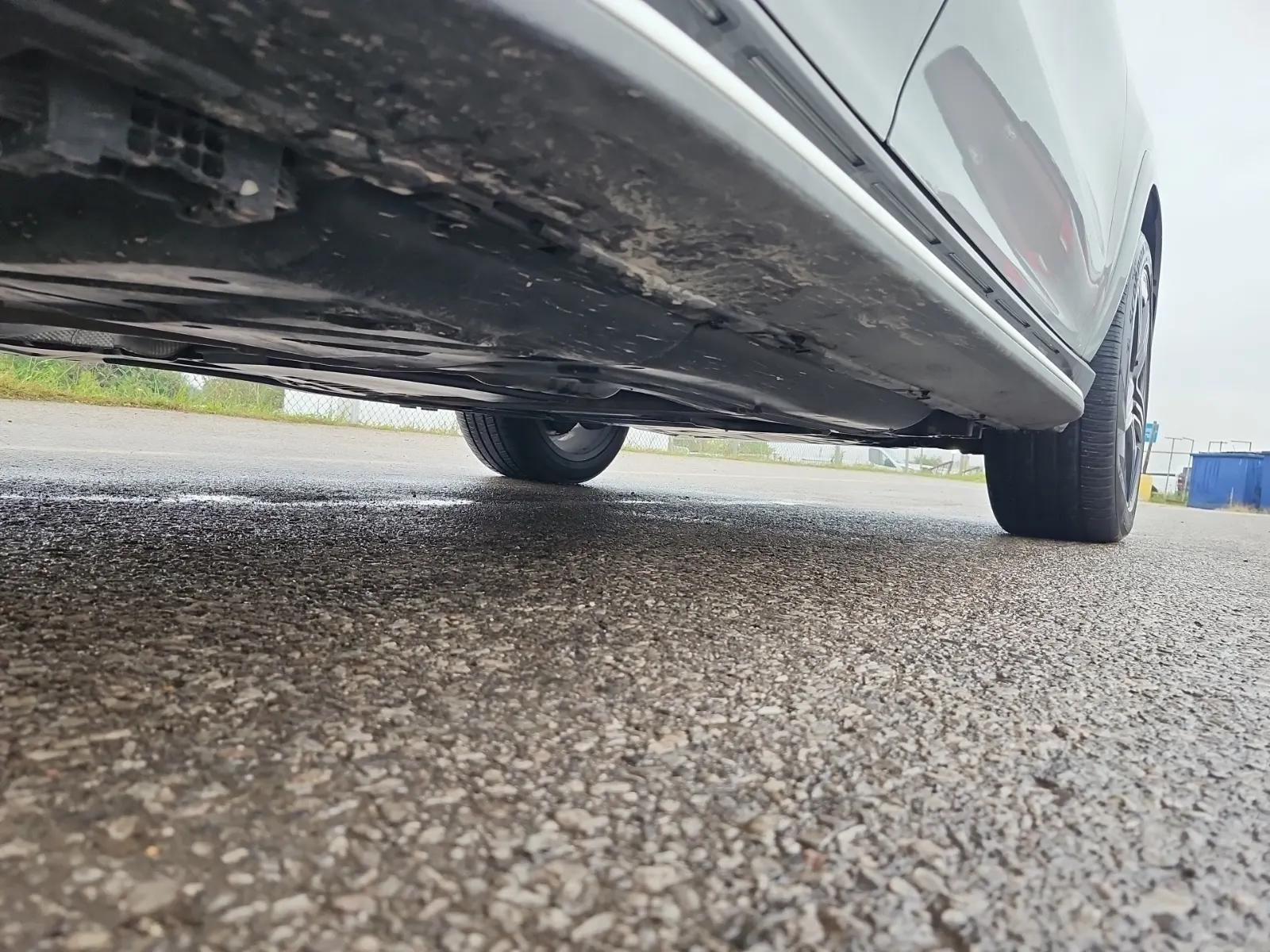 Undercarriage - Passenger Photo