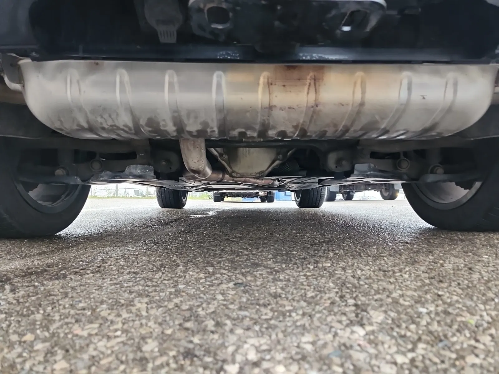 Undercarriage - Rear Photo